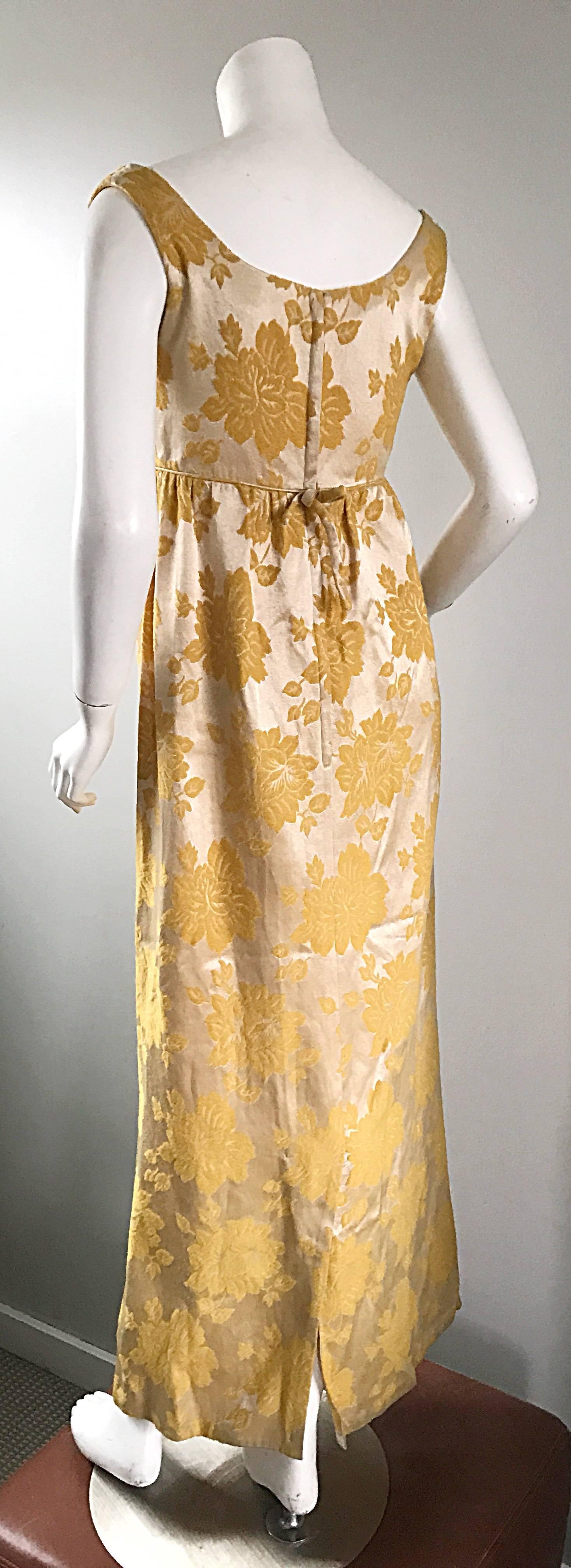 Schönes 1960er 60er Jahre Marigold Gelbgold Metallic Floral Abendkleid Maxikleid im Zustand „Hervorragend“ im Angebot in San Diego, CA