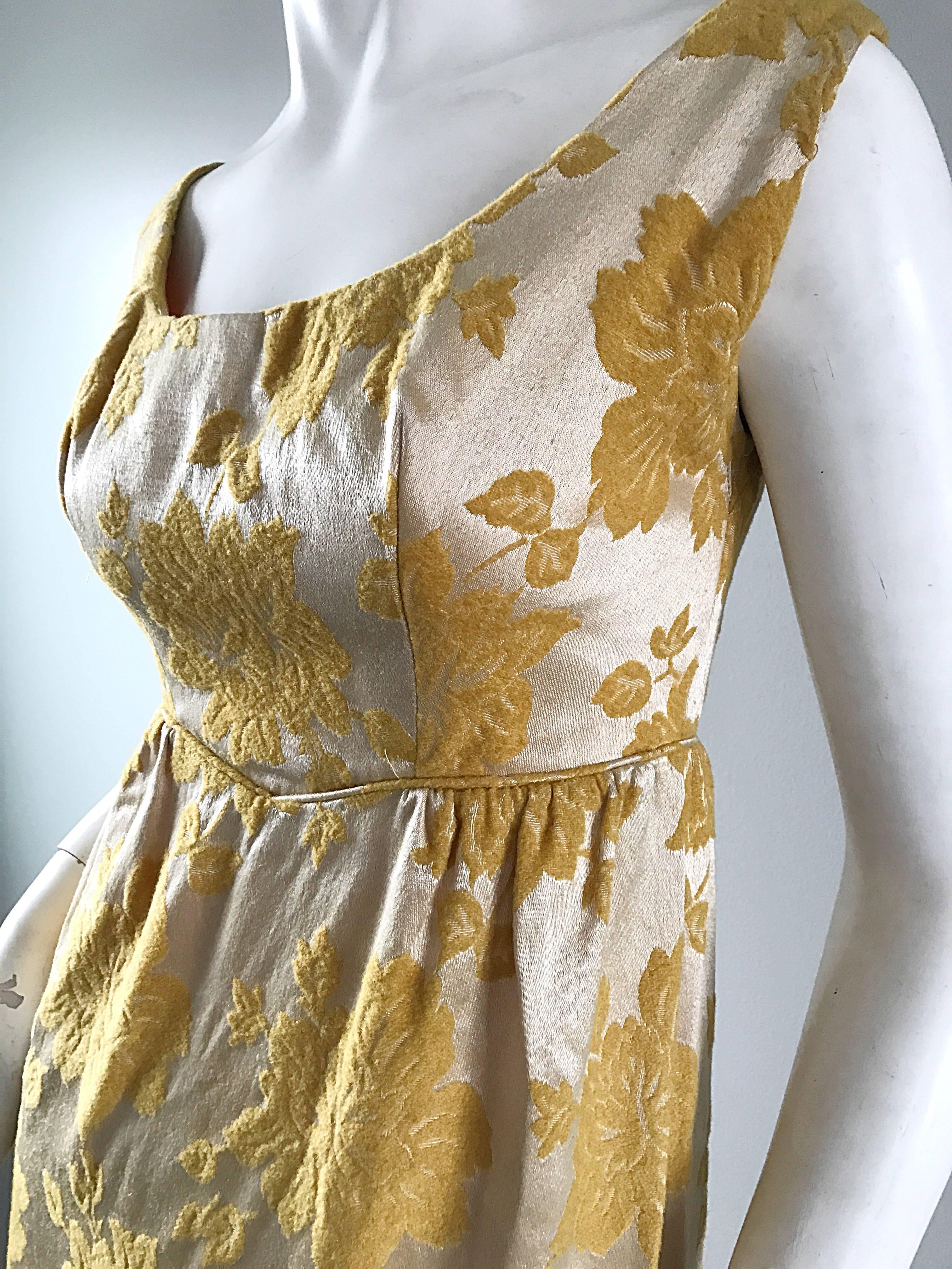 Beautiful 1960s 60s Marigold Yellow Gold Metallic Floral Evening Gown Maxi Dress In Excellent Condition For Sale In San Diego, CA