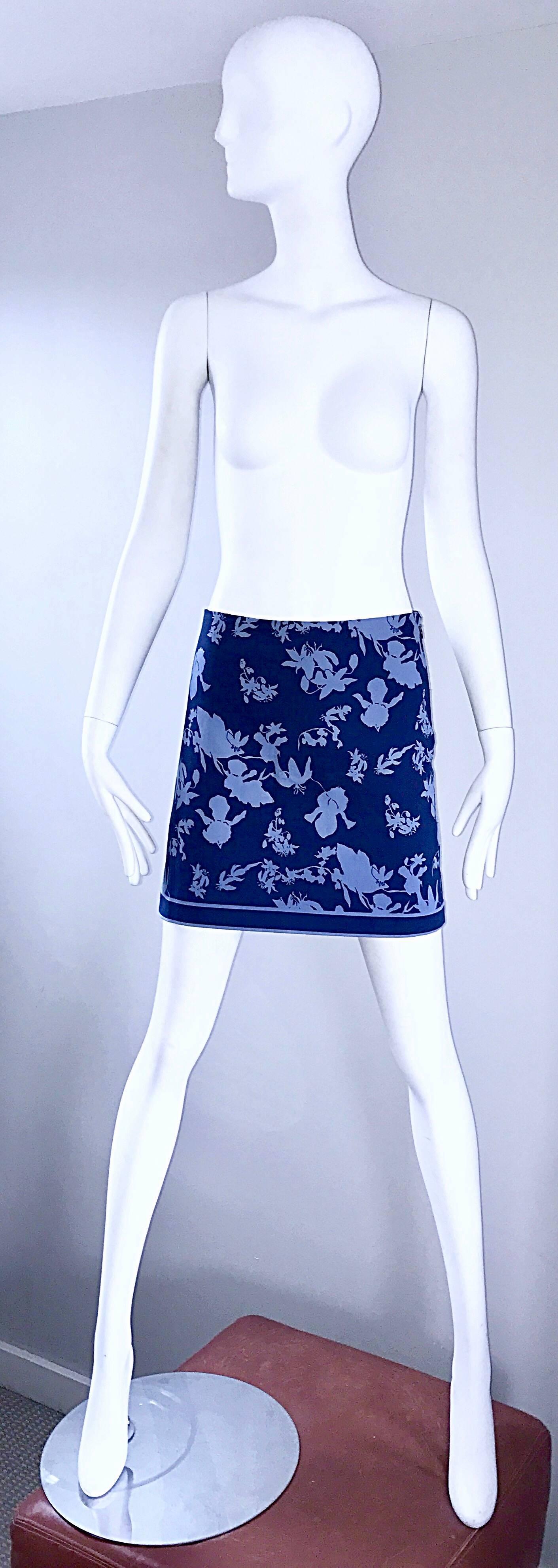Chic brand new MICHAEL KORS COLLECTION size 8 tropical nautical mini skirt! Features navy blue soft cotton, with pale blue flower and foliage print throughout. Stripe at hem. Sits low on the hips, and pays homage to the 1990s / 90s. Hidden zipper up