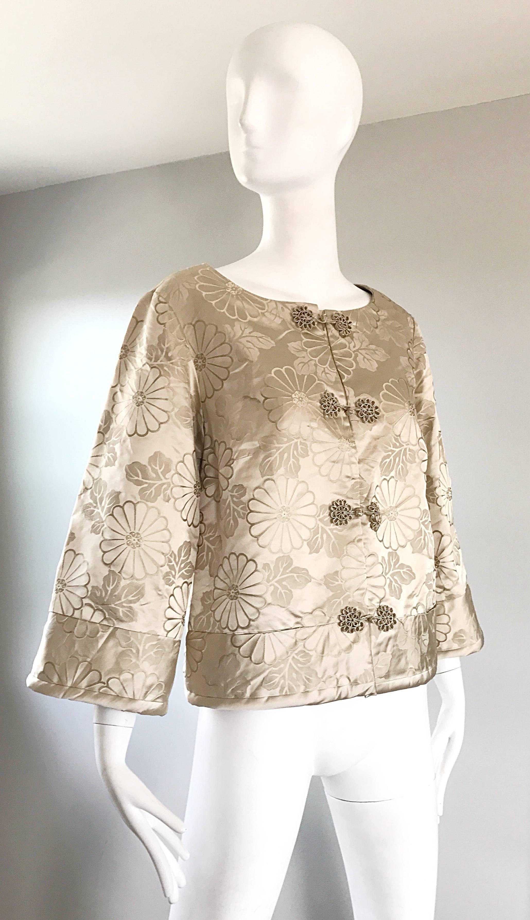 1960s Dynasty Beige Silk Flower Asian Gorgeous Vintage 60s Swing Jacket  For Sale 1