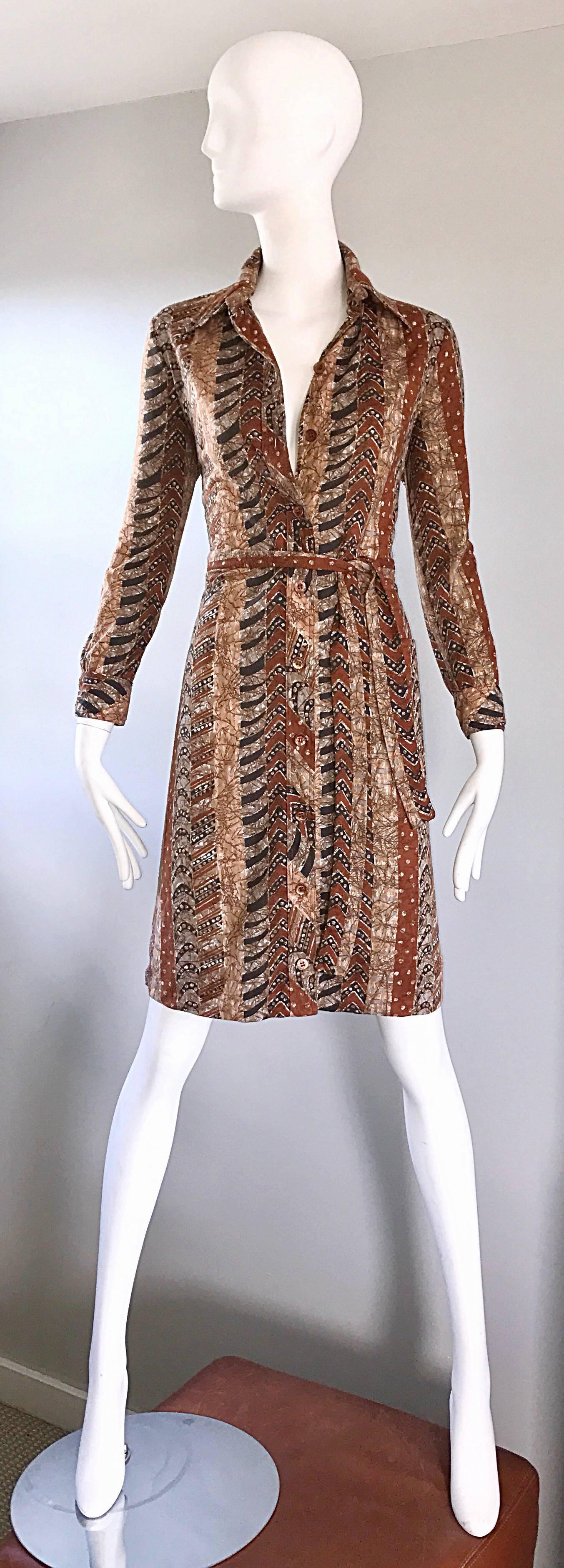 Bonwit Teller 1970s Batik Print Belted Cotton 70s Vintage Brown Safari Dress  For Sale 4
