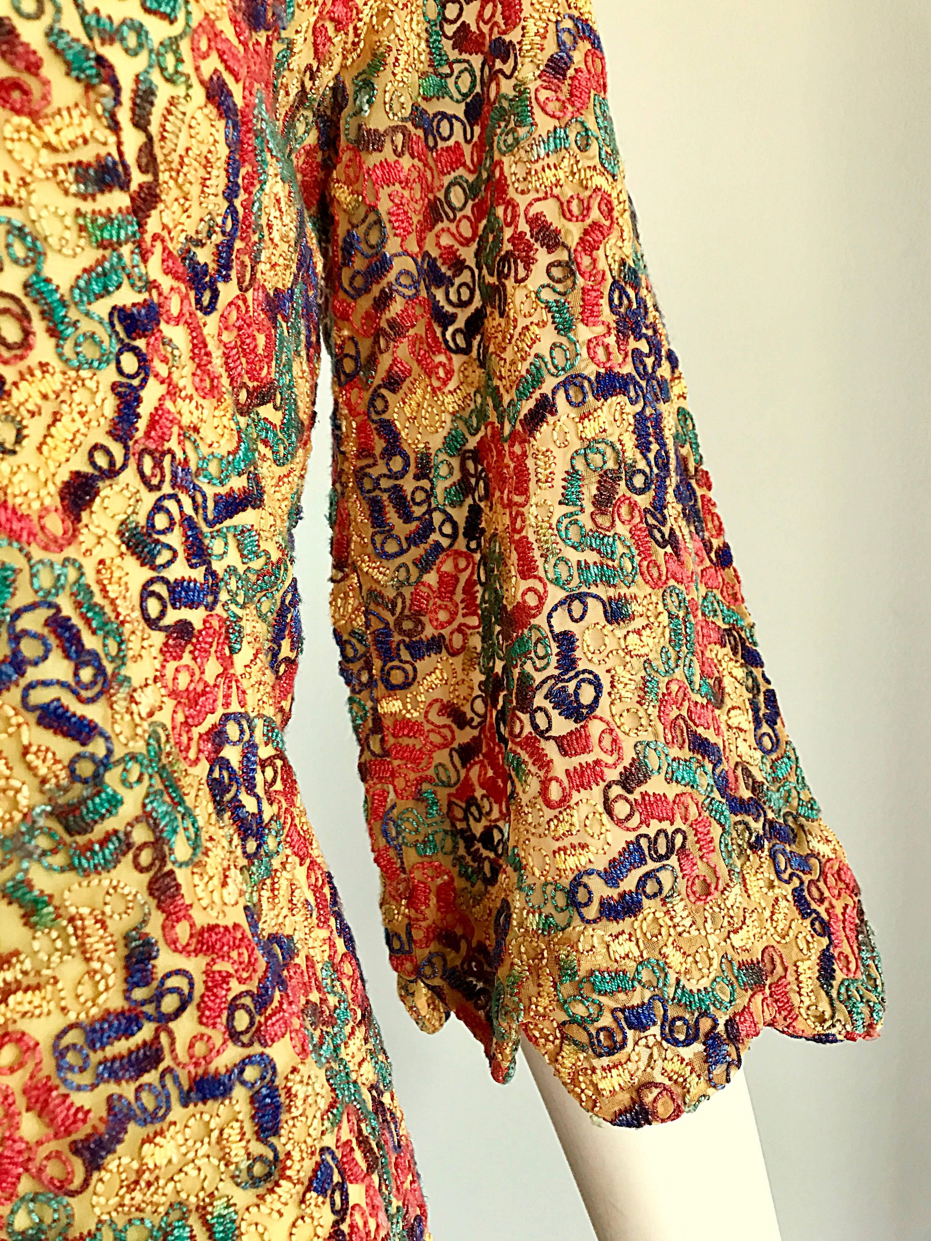 Magnifique robe droite colorée vintage à manches cloche festonnées (années 1960) en vente 1