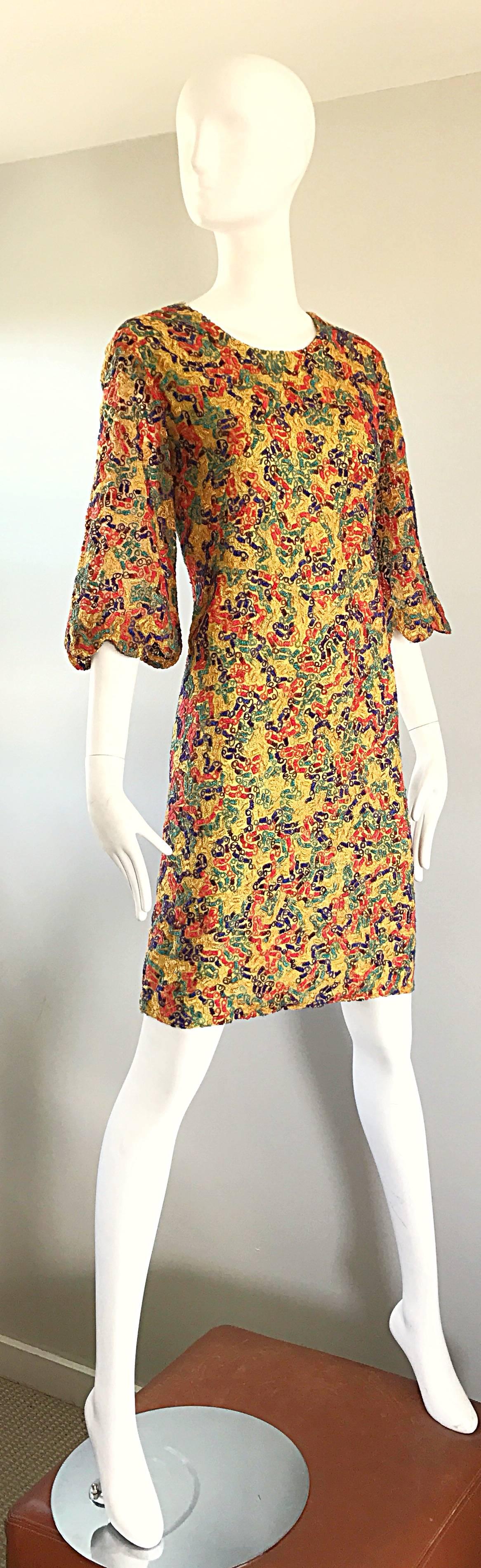 Women's Amazing 1960s Colorful 60s Vintage Mod Shift Dress w/ Scalloped Bell Sleeves For Sale
