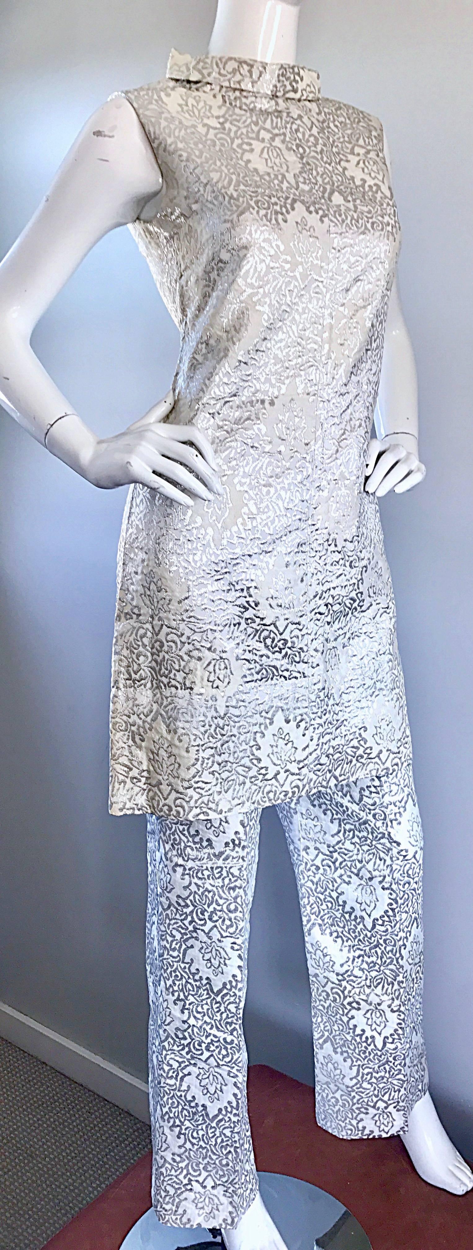 1960s Silver and White Silk Jacquard Metallic Vintage 60s Tunic Dress and Pants In Excellent Condition In San Diego, CA