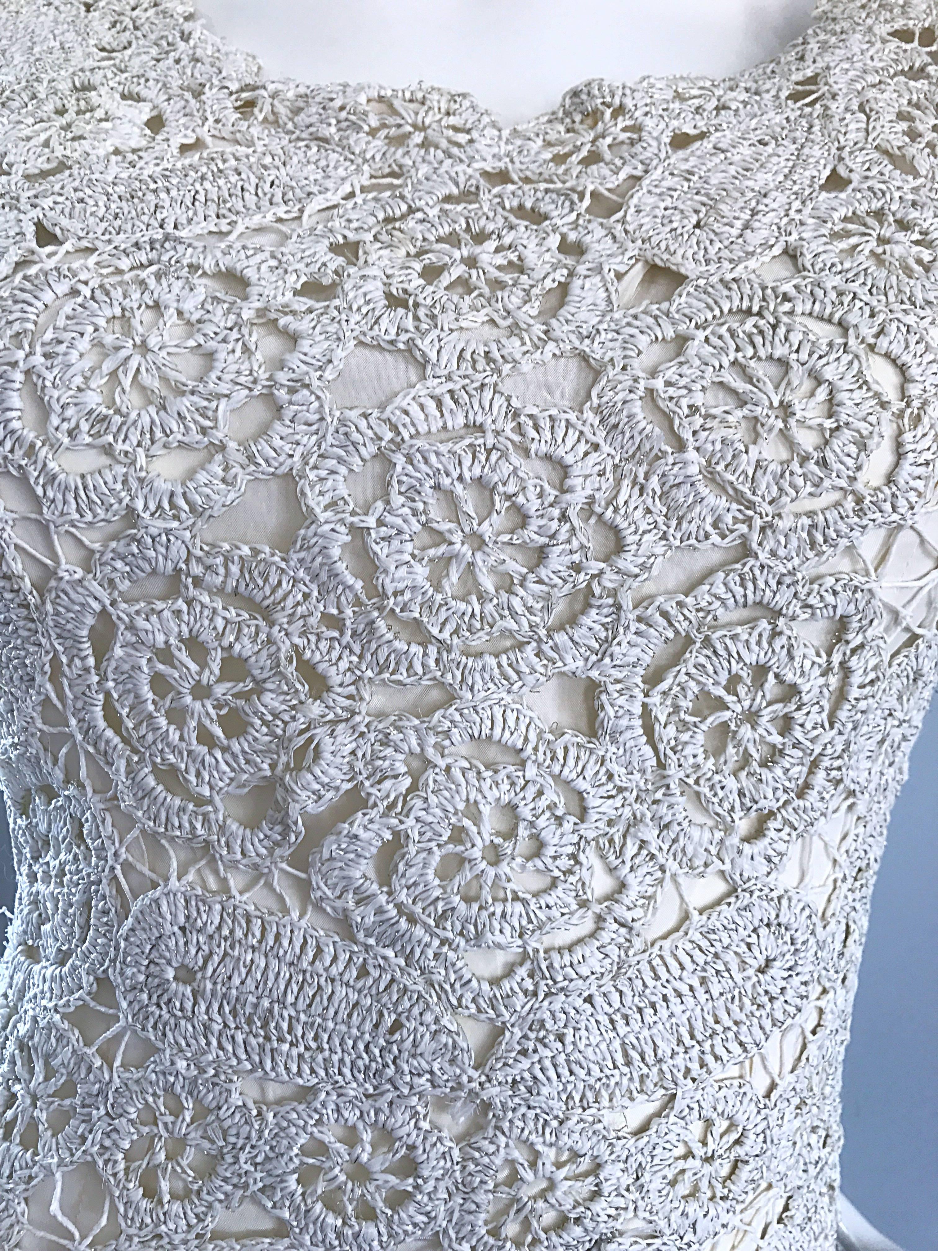 Schönes 1950er Weiß + Silber Raffia Handgefertigtes Vintage 50er Wiggle Couture Kleid (Grau) im Angebot