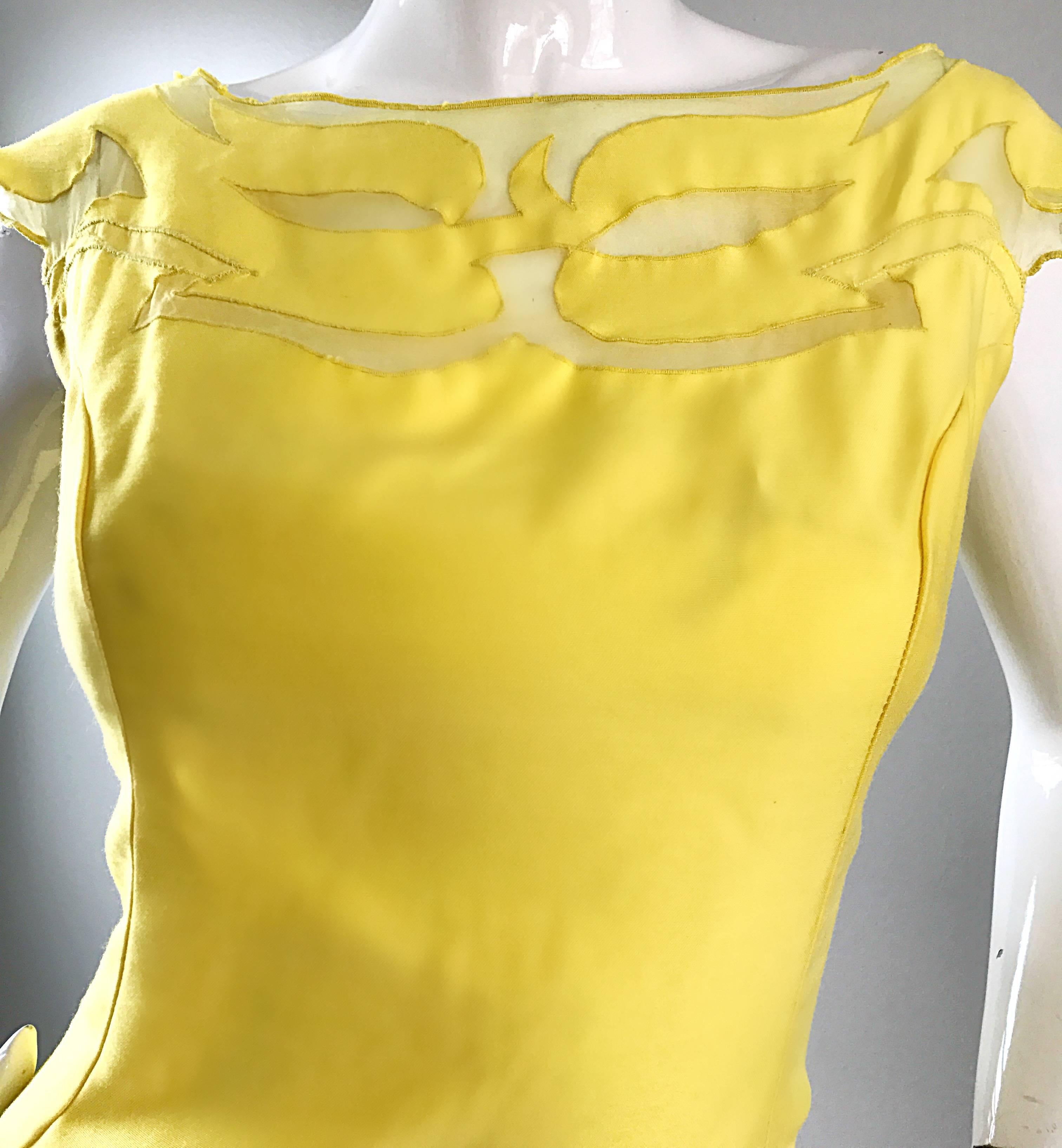1950er Jahre Kanariengelb Seide Vintage Cut - Out 50er Jahre Bombshell Wiggle Kleid  (Gelb) im Angebot