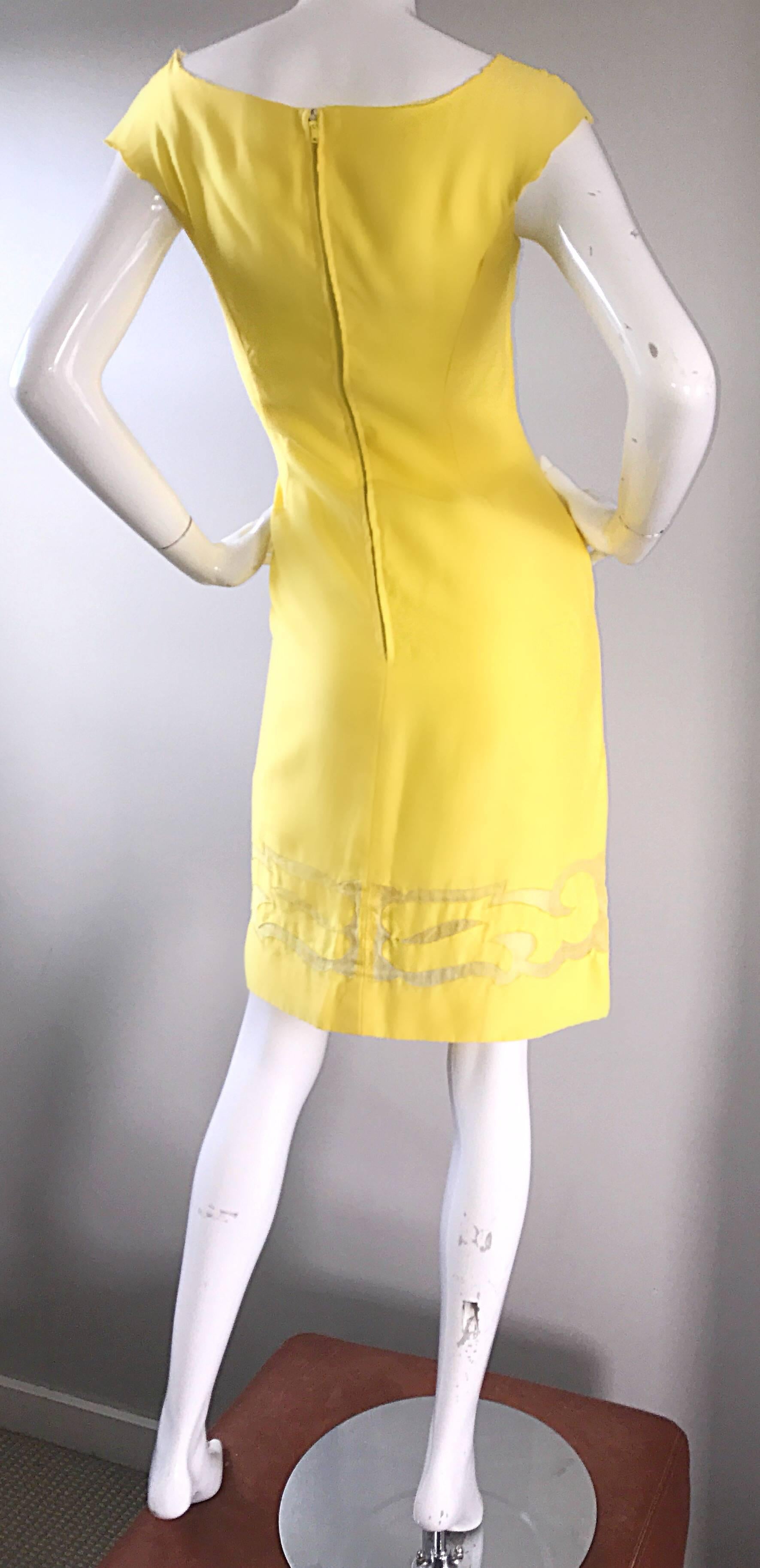 1950er Jahre Kanariengelb Seide Vintage Cut - Out 50er Jahre Bombshell Wiggle Kleid  im Zustand „Hervorragend“ im Angebot in San Diego, CA
