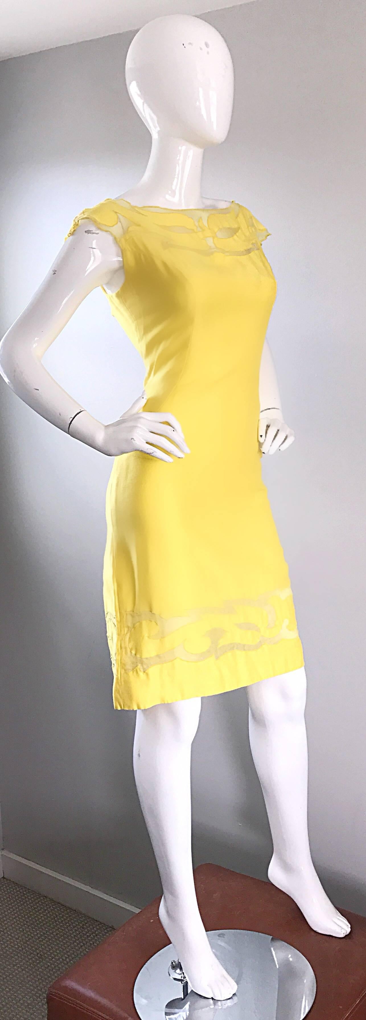1950er Jahre Kanariengelb Seide Vintage Cut - Out 50er Jahre Bombshell Wiggle Kleid  Damen im Angebot