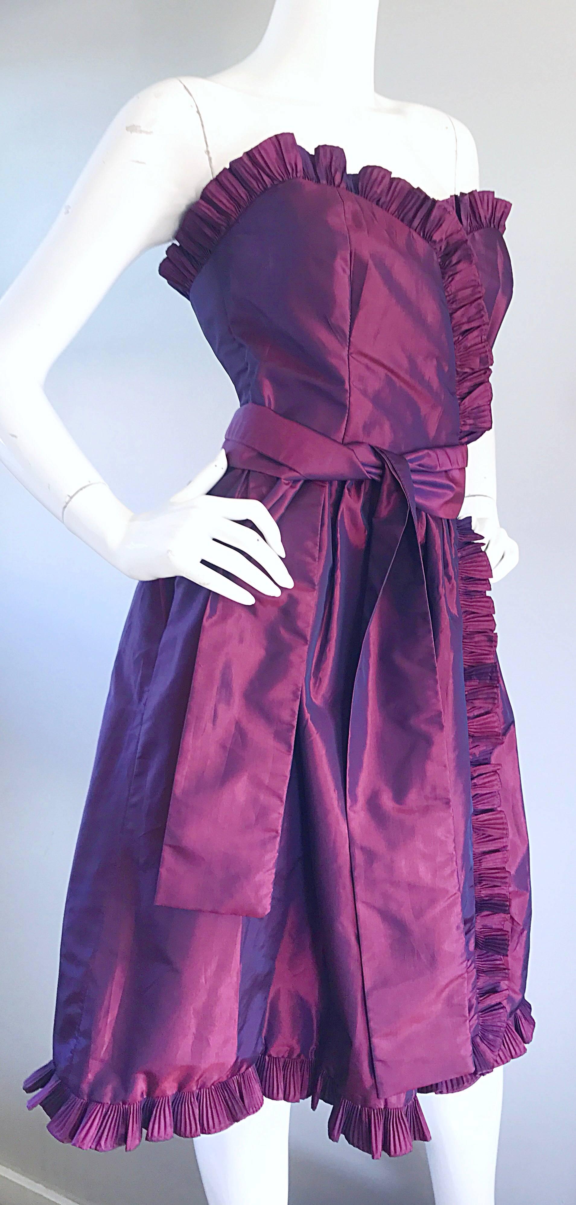 Gris Victor Costa Neiman Marcus - Robe et ceinture vintage en taffetas de soie métallisé violet, années 80 en vente