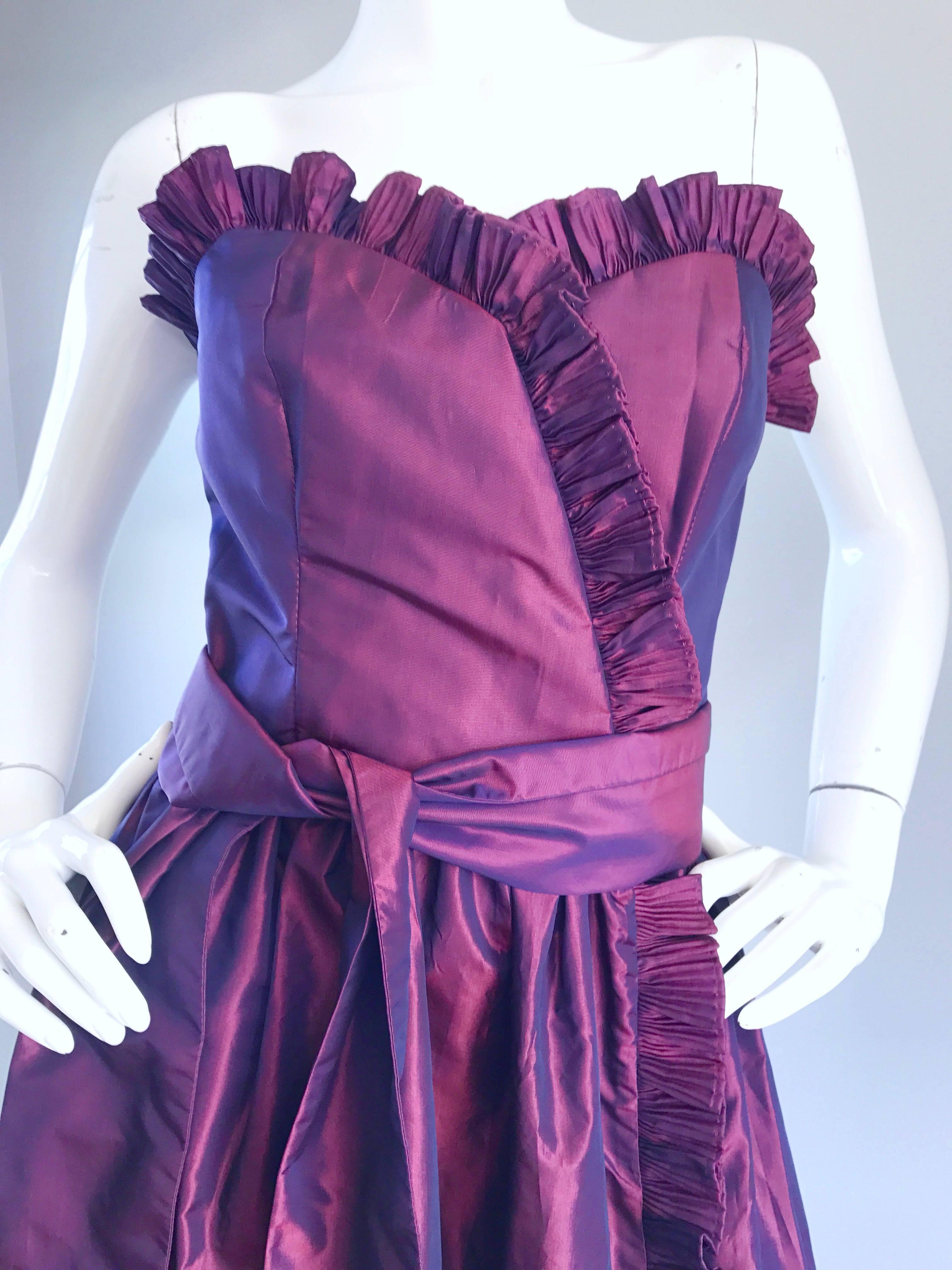 Victor Costa Neiman Marcus - Robe et ceinture vintage en taffetas de soie métallisé violet, années 80 Excellent état - En vente à San Diego, CA