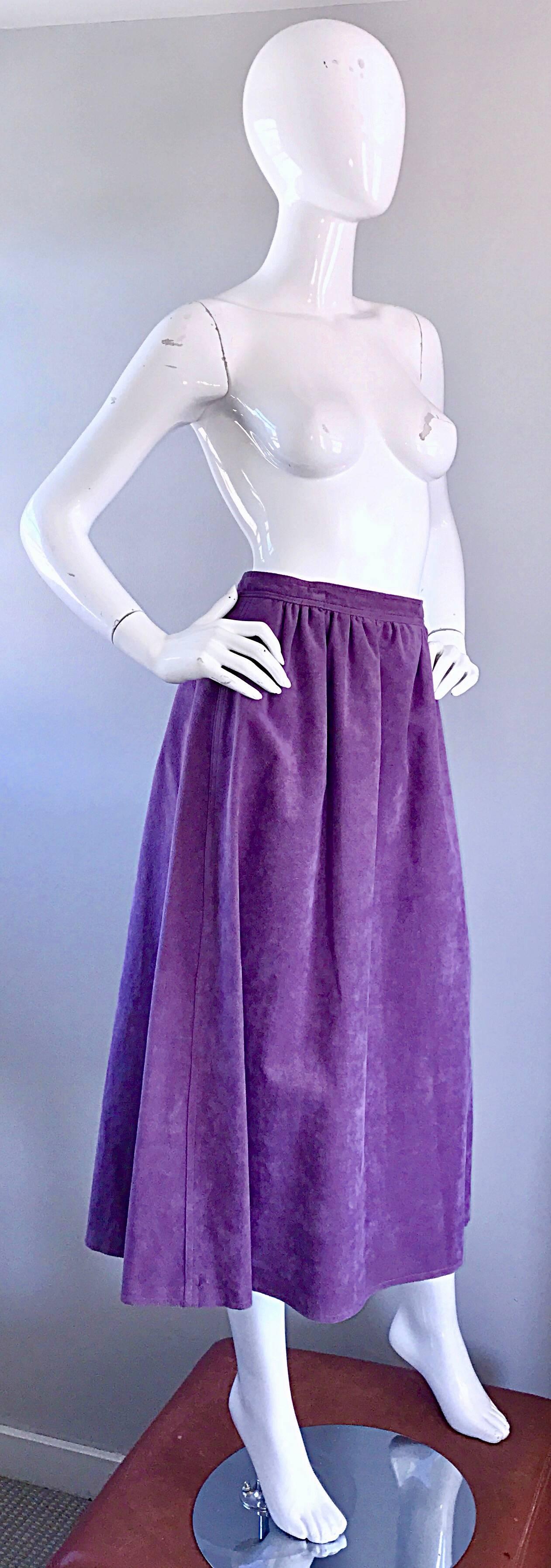 1970er Bill Blass Lila Flieder Lavendel Ultrasuede Vintage 70er Midi Full Rock (Violett) im Angebot