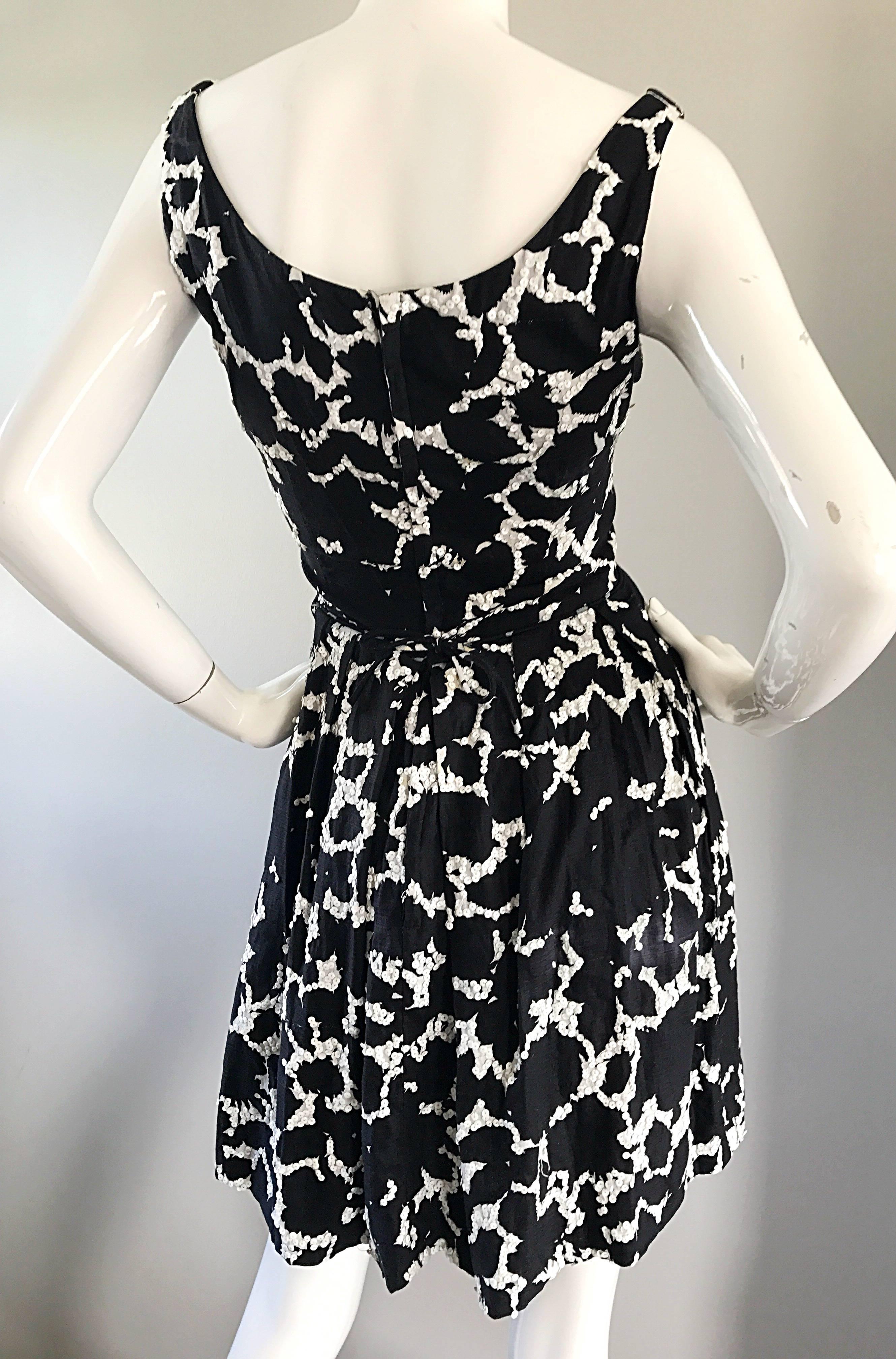 1950s Black and White Leaf Print Sequin Cotton Fit and Flare 50s Vintage Dress  For Sale 4