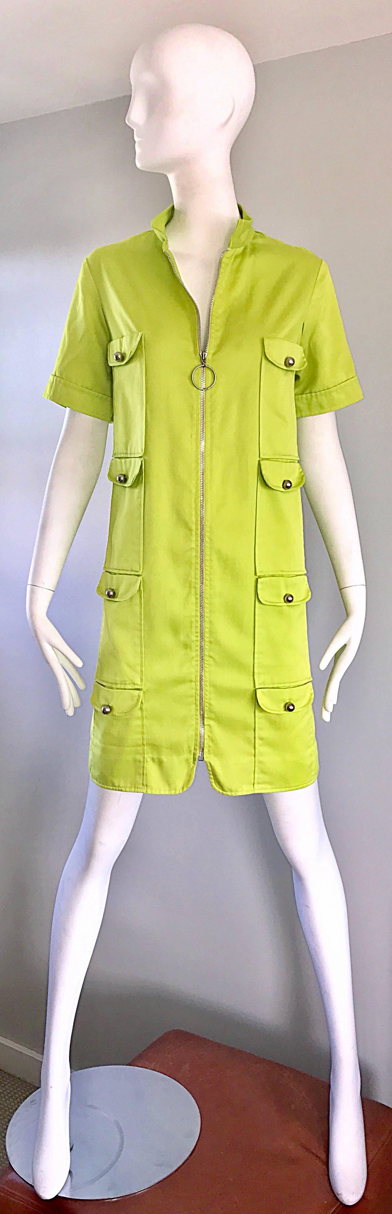Chic 1960s I. MAGNIN lime green cargo pocket mod short sleeve shift dress! Features four functional cargo pocket on each side of the dress. Metal ball button closures. Full metal zipper up the front, with oversized round metal zipper pull to control