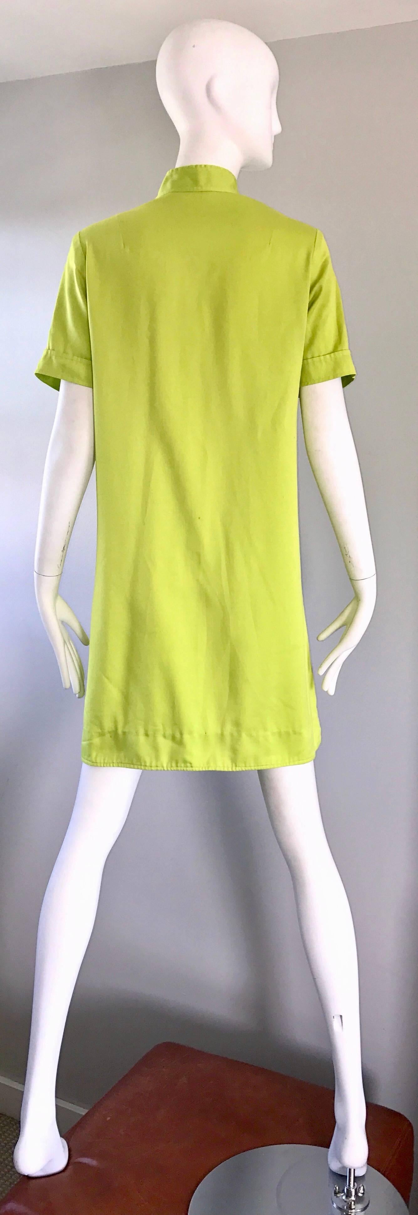 Chic 1960s I MAGNIN Mod Lime Green Zipper Vintage 60s Cargo Pocket Shift Dress In Excellent Condition For Sale In San Diego, CA