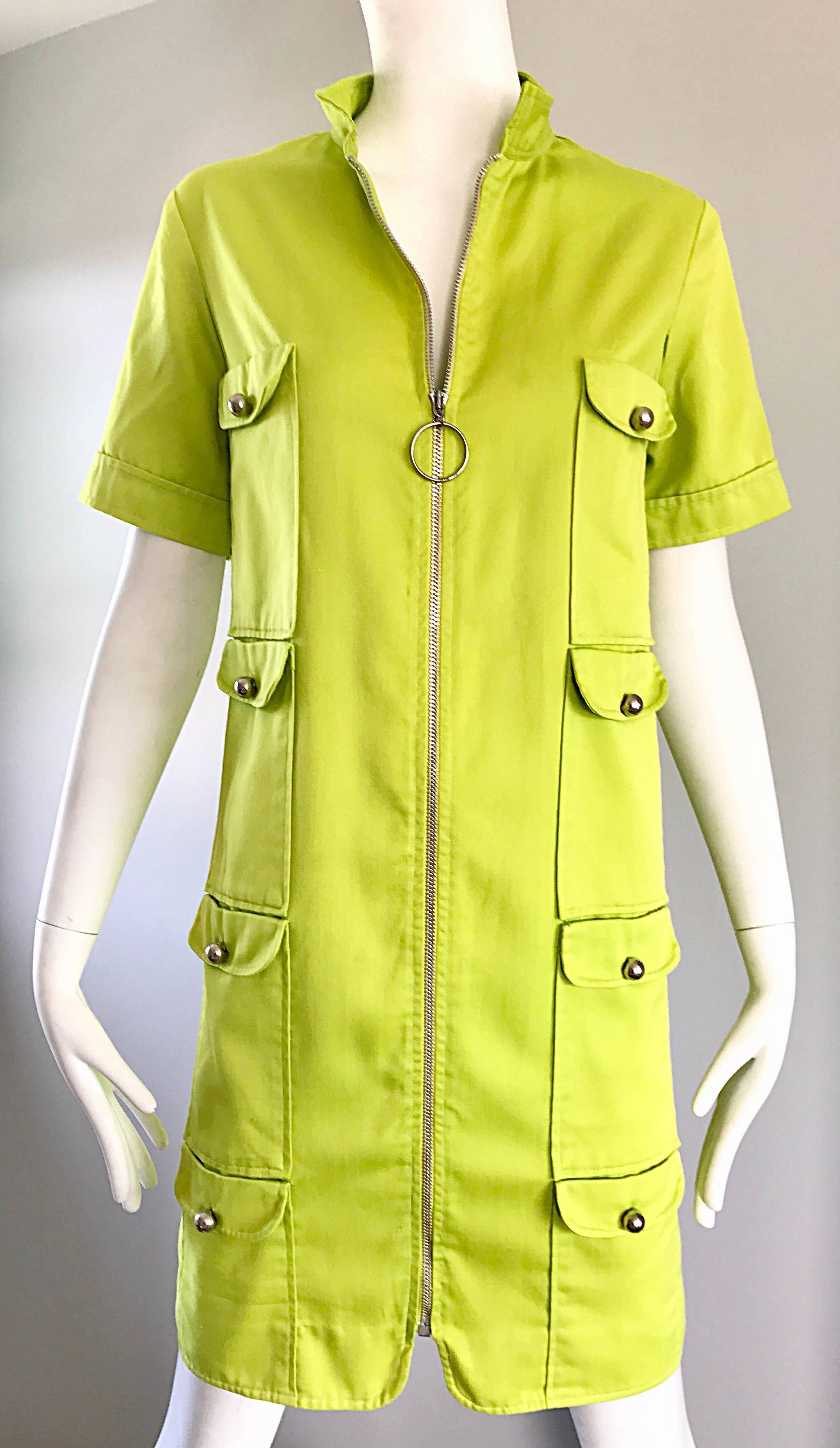 Women's Chic 1960s I MAGNIN Mod Lime Green Zipper Vintage 60s Cargo Pocket Shift Dress For Sale