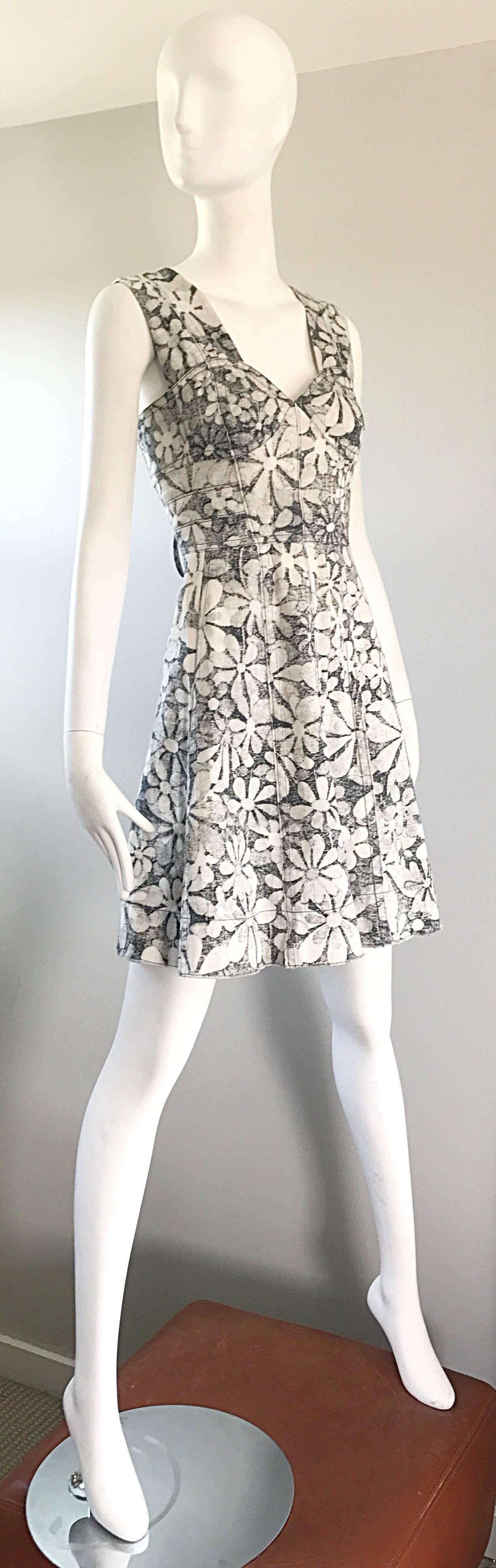 Women's Marc Jacobs New Gray and White Denim Flower Size 0 / 2 Fit n' Flare Corset Dress For Sale