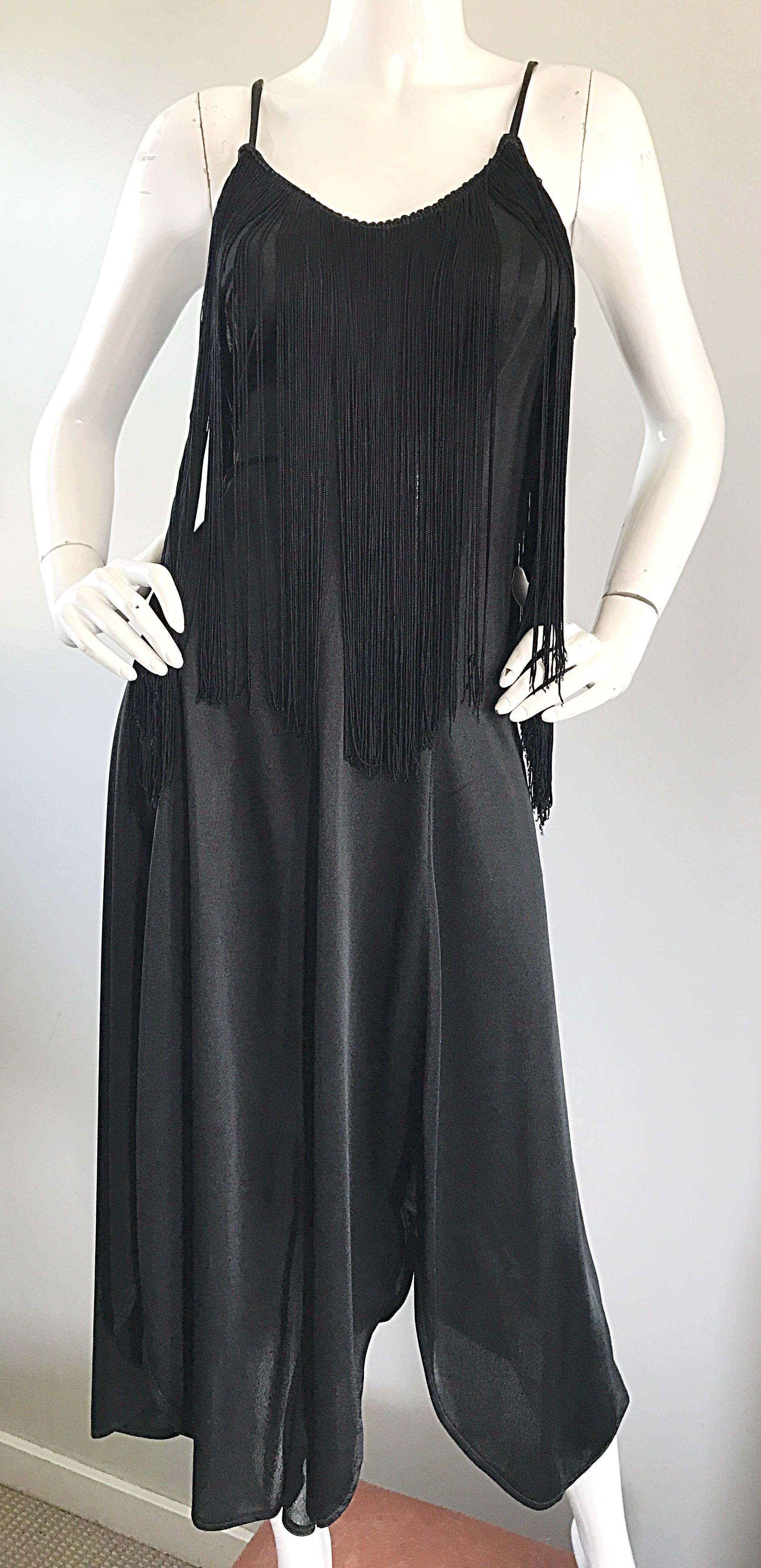 Erstaunlich 1970er Schwarz Disco Fransen Taschentuch Saum Flapper Style Vintage Kleid  im Angebot 2