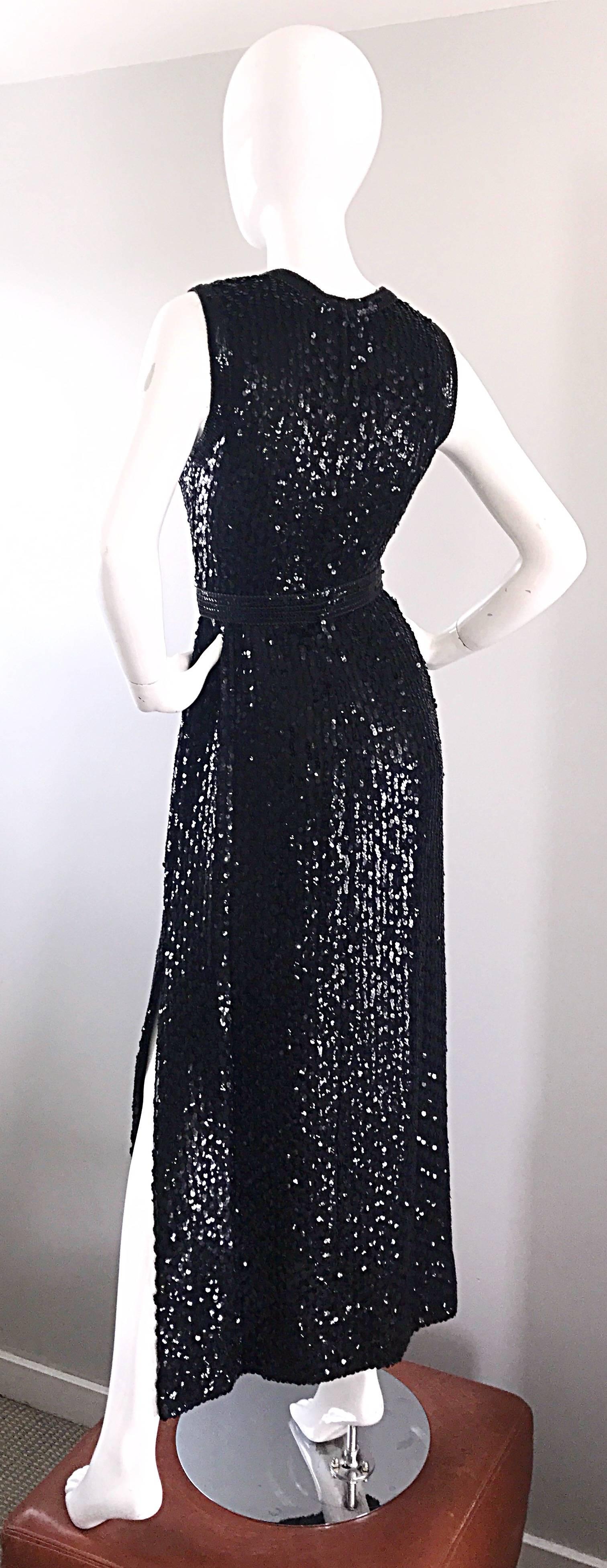 1970er Lillie Rubin Schwarzes ärmelloses Abendkleid aus Seide mit Pailletten und Gürtel aus den 70ern Damen im Angebot