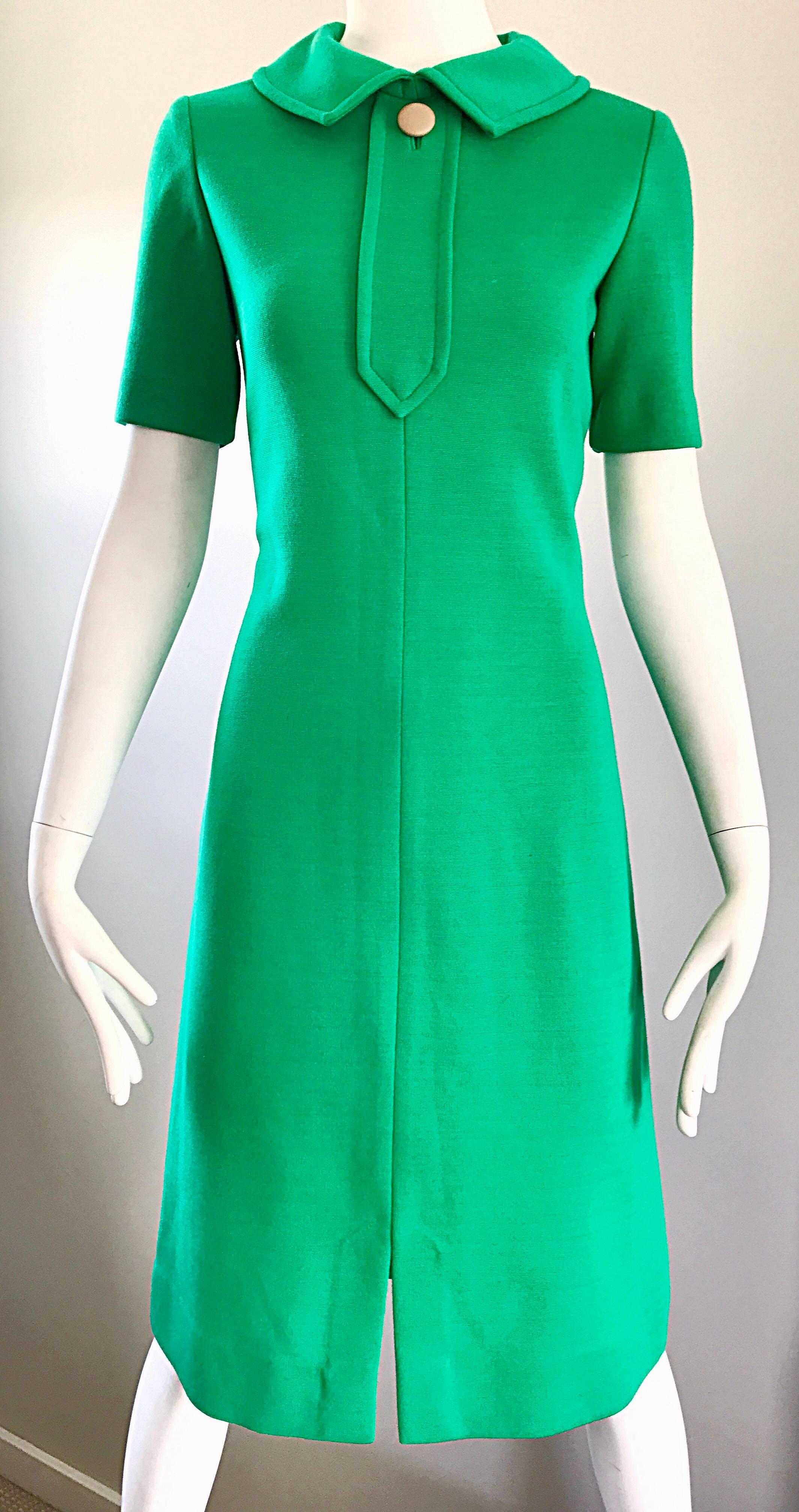 1960s Kelly Green Virgin Wool Knit 60s Vintage Mod Short Sleeve Shift Dress  In Excellent Condition For Sale In San Diego, CA