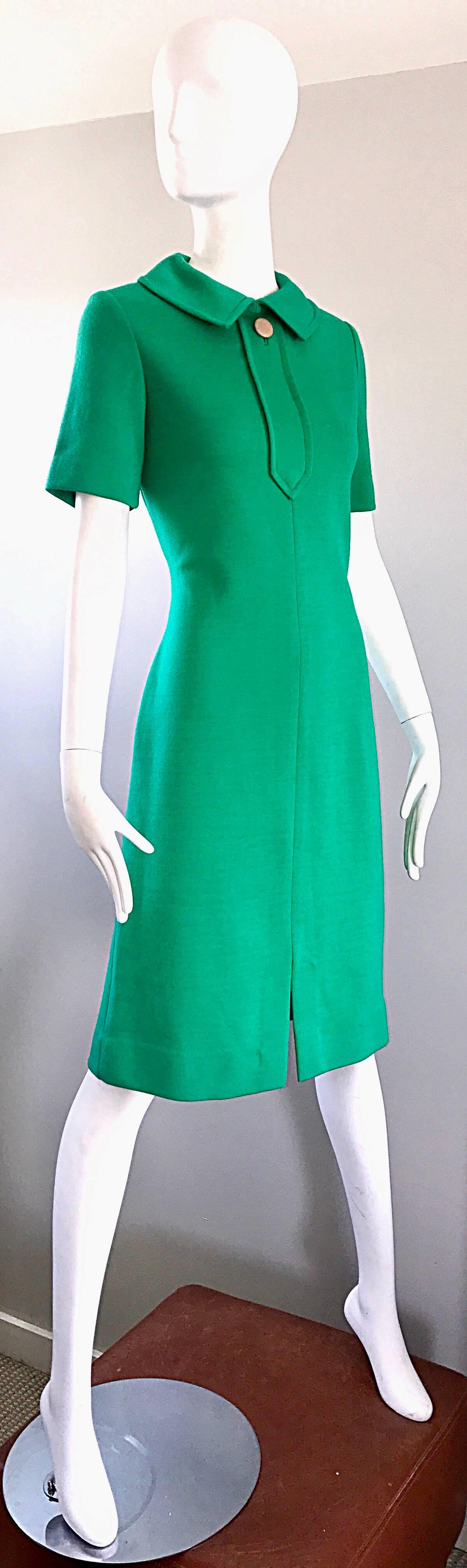 Women's 1960s Kelly Green Virgin Wool Knit 60s Vintage Mod Short Sleeve Shift Dress  For Sale