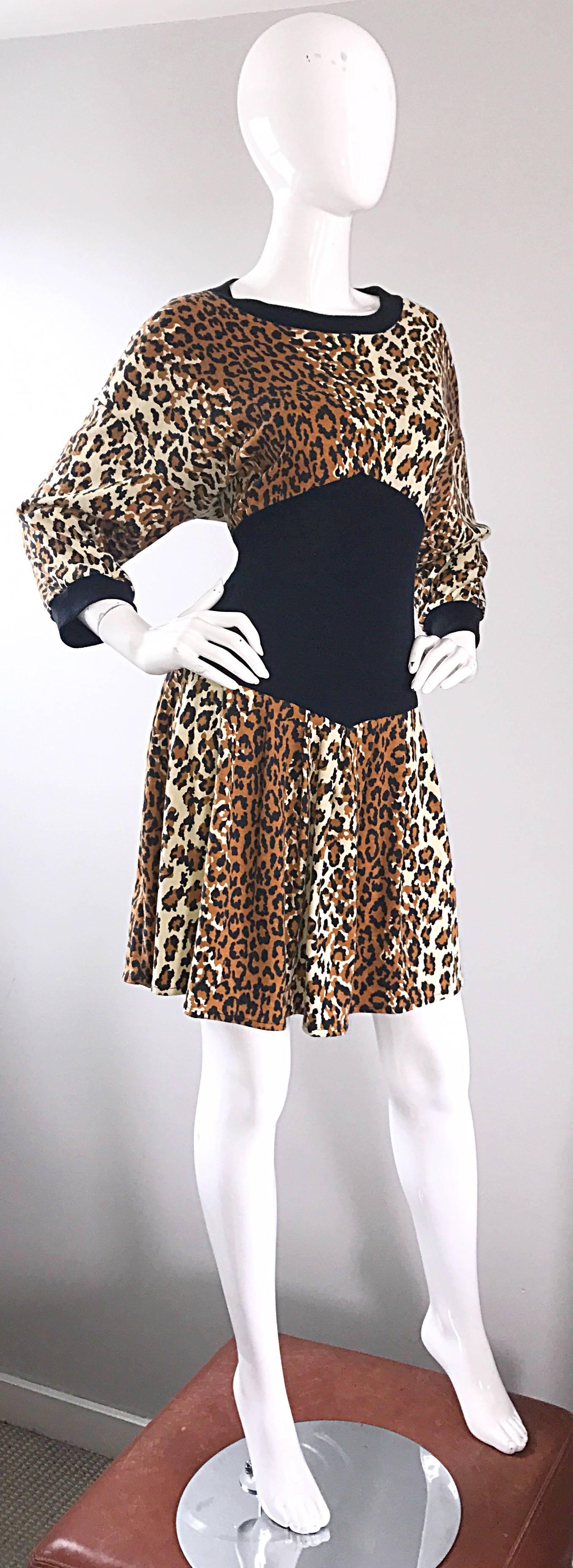 Amazing 1980s Leopard Cheetah Print Dolman Sleeve Vintage 80s Sweatshirt Dress In Excellent Condition For Sale In San Diego, CA