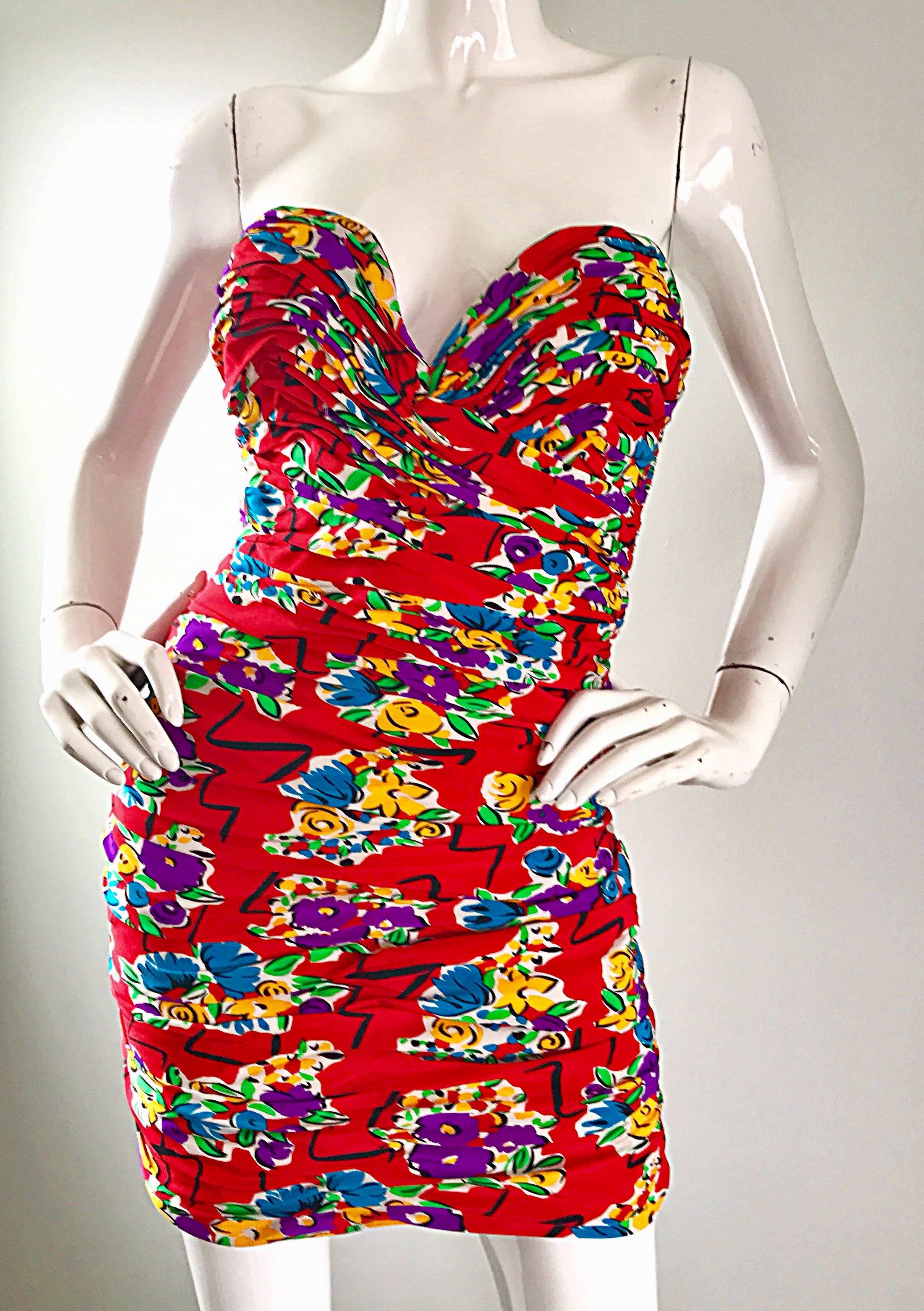 1980s Vicky Tiel Couture Red Silk Geometric Strapless Sexy Mini Dress Size 40 In Excellent Condition For Sale In San Diego, CA