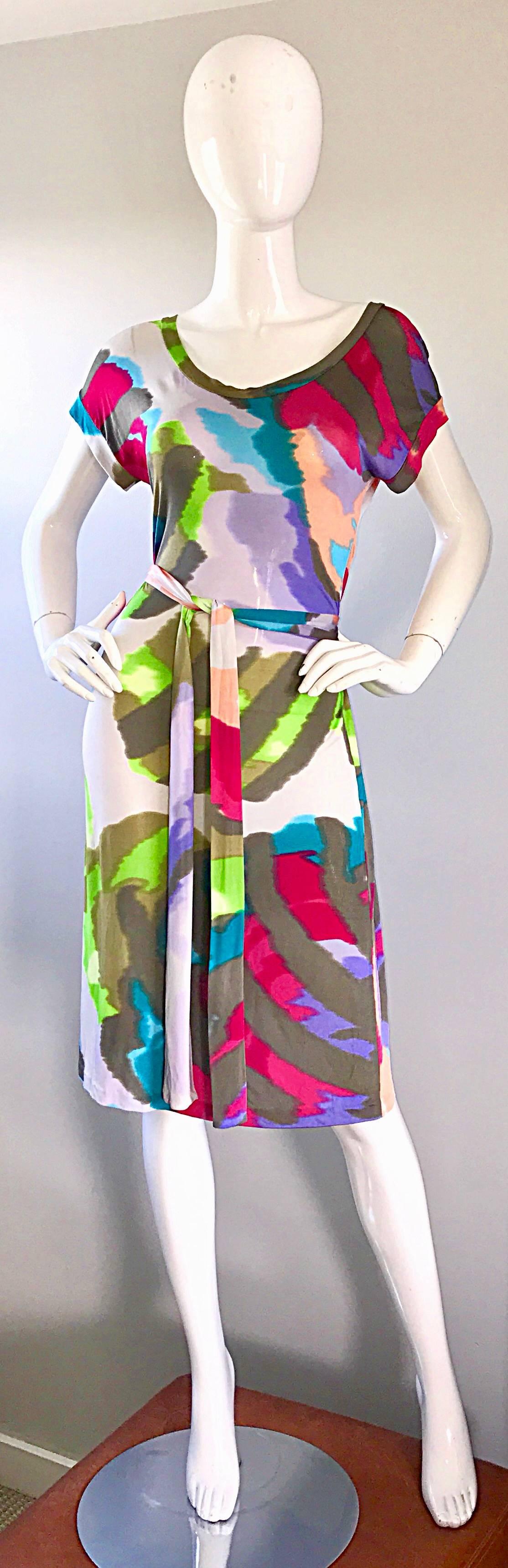 Smashing brand new ETRO tie dye printed silk jersey belted short sleeve dress! Features vibrant colors of pink, purple, green, hunter green, white, fuchsia, and lilac throughout. Intricate pleating detail on the back, and the belt make this beauty