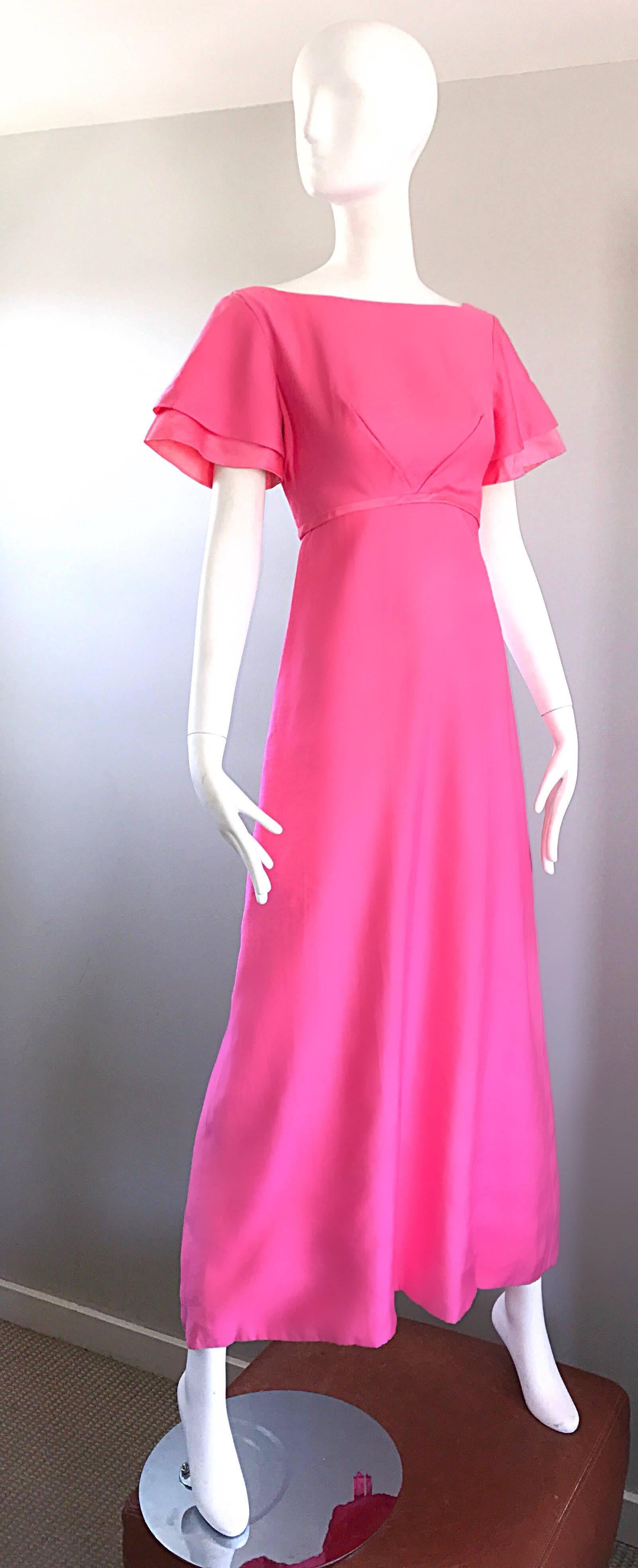 1970s Emma Domb Rosa Chicle Manga Corta Vintage 70s Cintura Imperio Maxi Vestido en venta 1