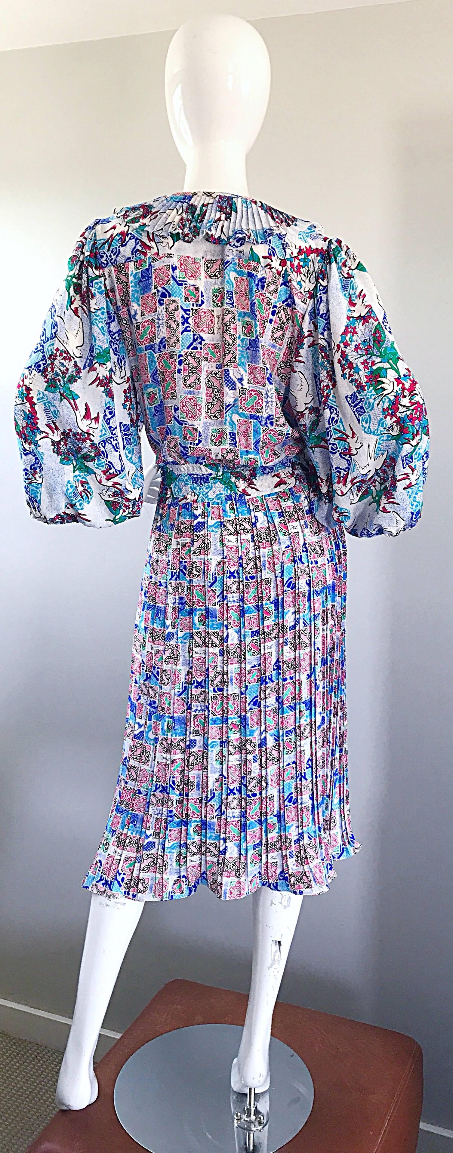 Vintage Diane Freis Rare Dove Print Colorful Boho Large Size Novelty Dress  In Excellent Condition In San Diego, CA