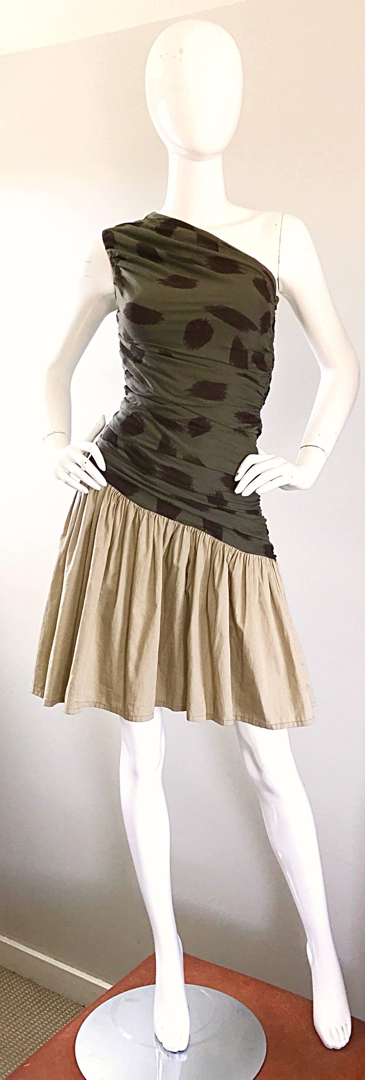 Amazing vintage early 1990s abstract leopard cheetah print one shoulder sexy cotton toga dress! Features a hunter green bodice with brown leopard abstract print. Asymmetrical hem, with a khaki beige pleated skirt. Flattering ruching throughout. Very