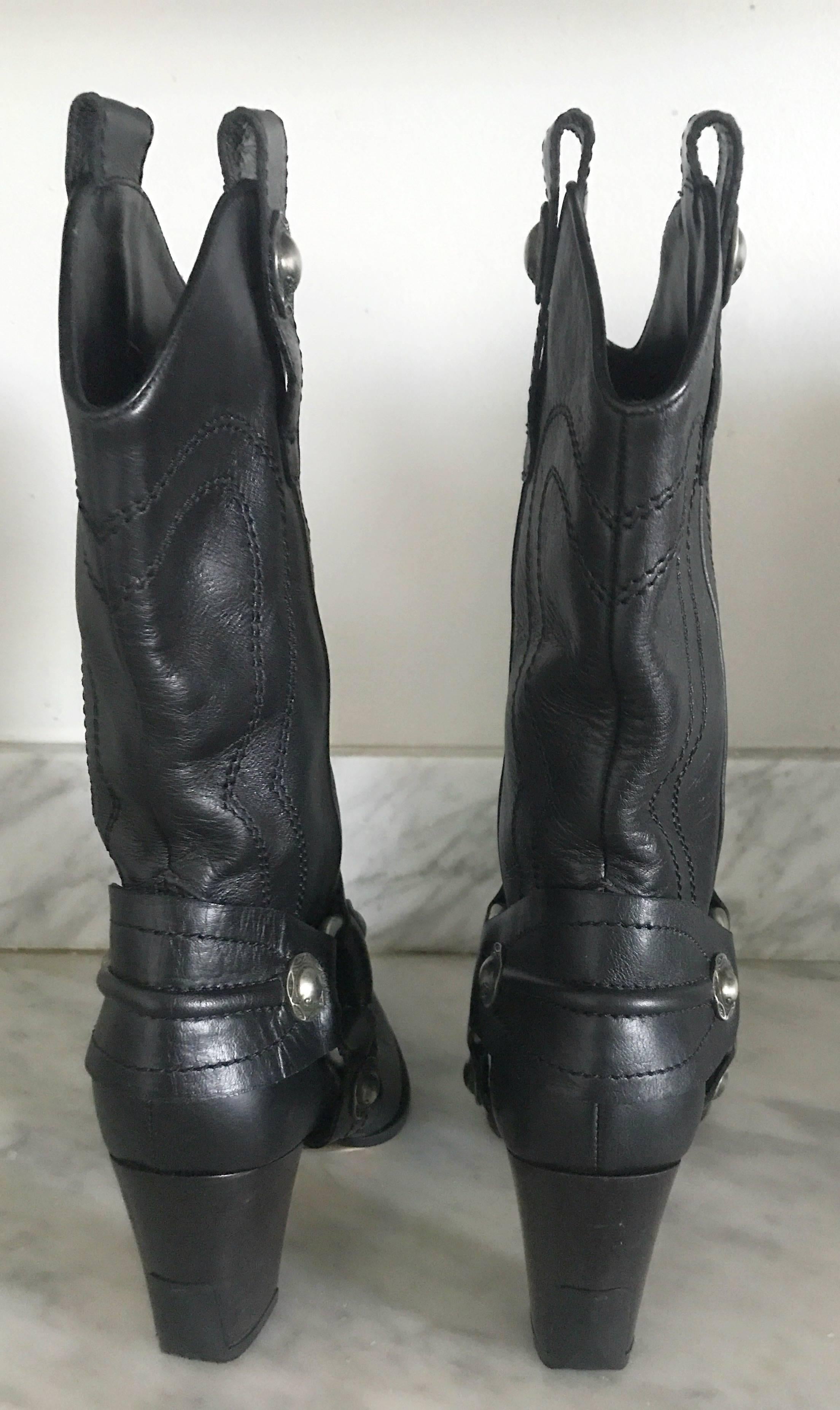 Casadei Size 5 Black Leather Western High Heeled Pointed Toe Cowboy Boots  In Excellent Condition For Sale In San Diego, CA