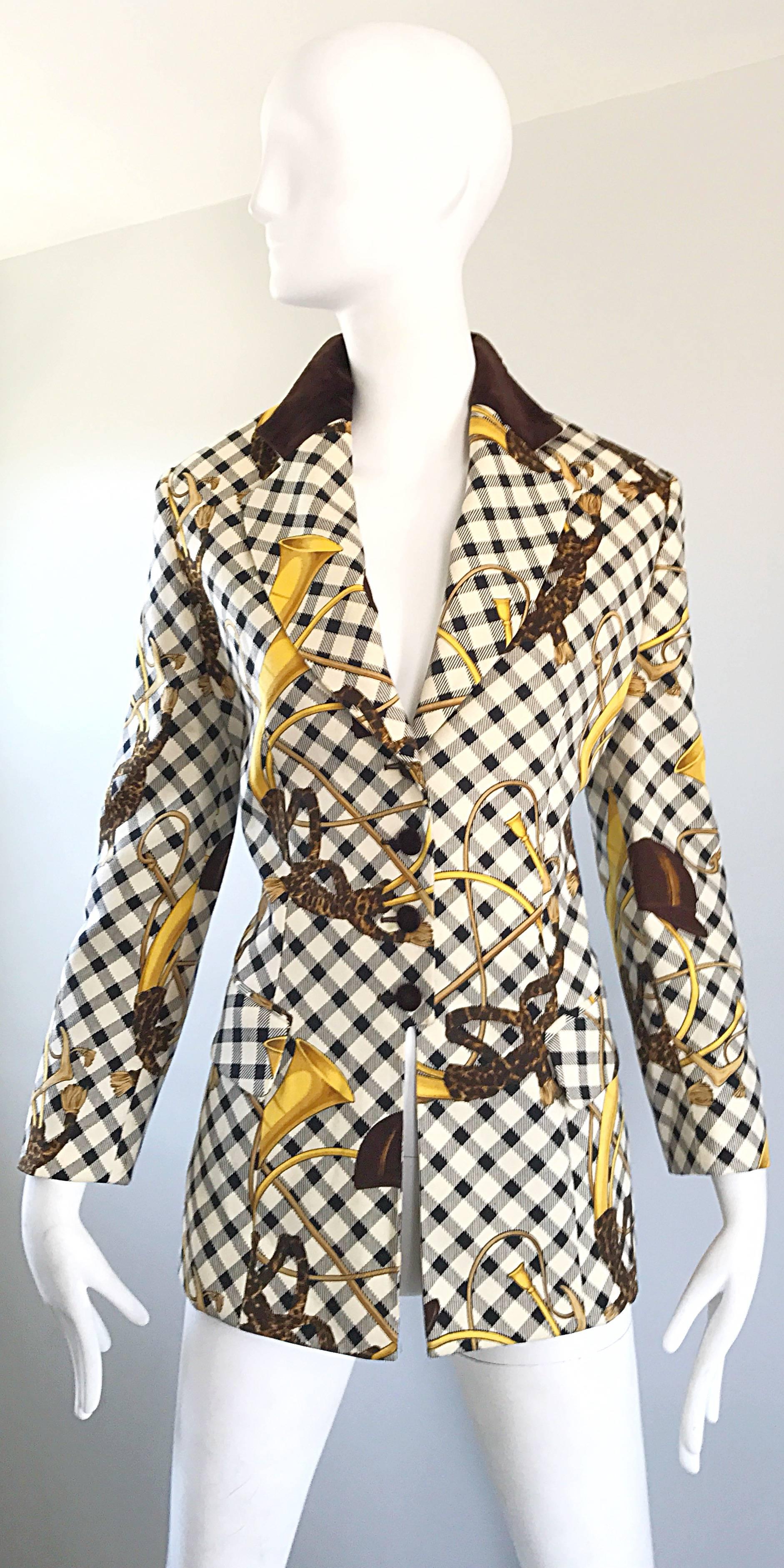 Amazing early 1990s ALBERTA FERRETTI equestrian themed long sleeve blazer! Features brown and ivory checkered print, with equestrian prints throughout. Brown velvet collar, with four matching brown velvet buttons up the bodice. Pocket at each side