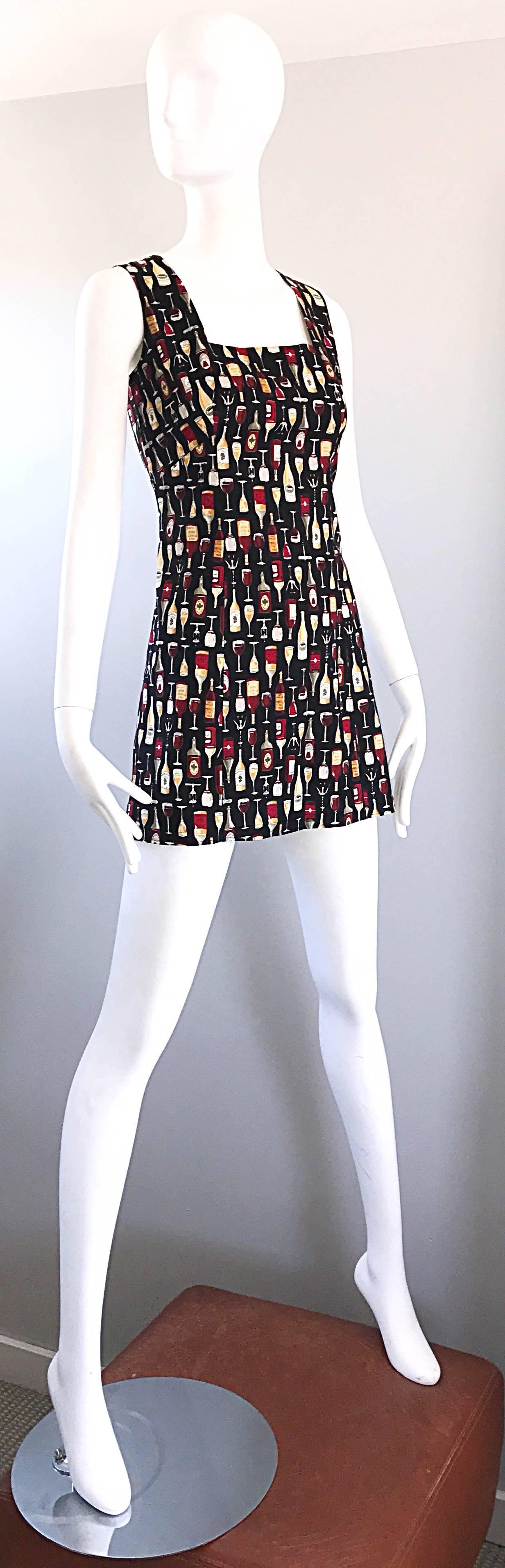 Amazing 1990s Novelty Wine Bottle / Glass Print Happy Hour Cotton Mini Dress  In Excellent Condition For Sale In San Diego, CA