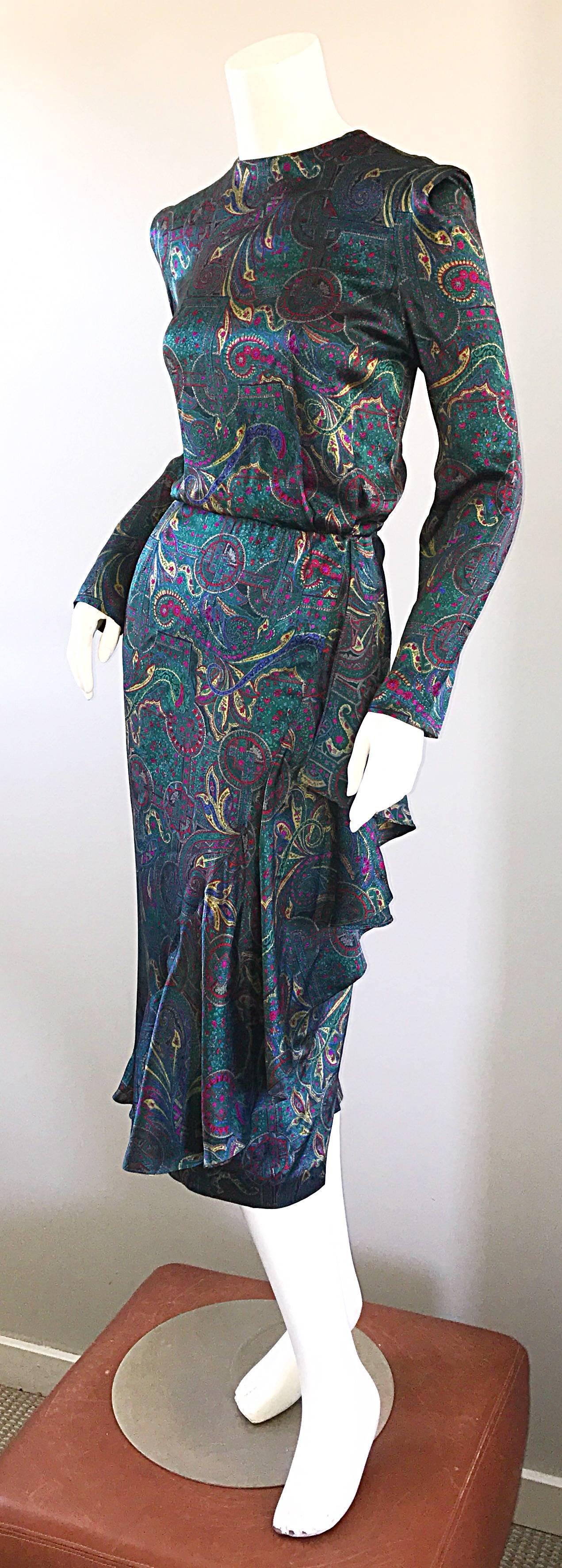Louis Feraud Hübsches Vintage langärmeliges Kleid aus Seide mit Paisleymuster in Juwelenfarben, Größe 4  im Zustand „Hervorragend“ im Angebot in San Diego, CA