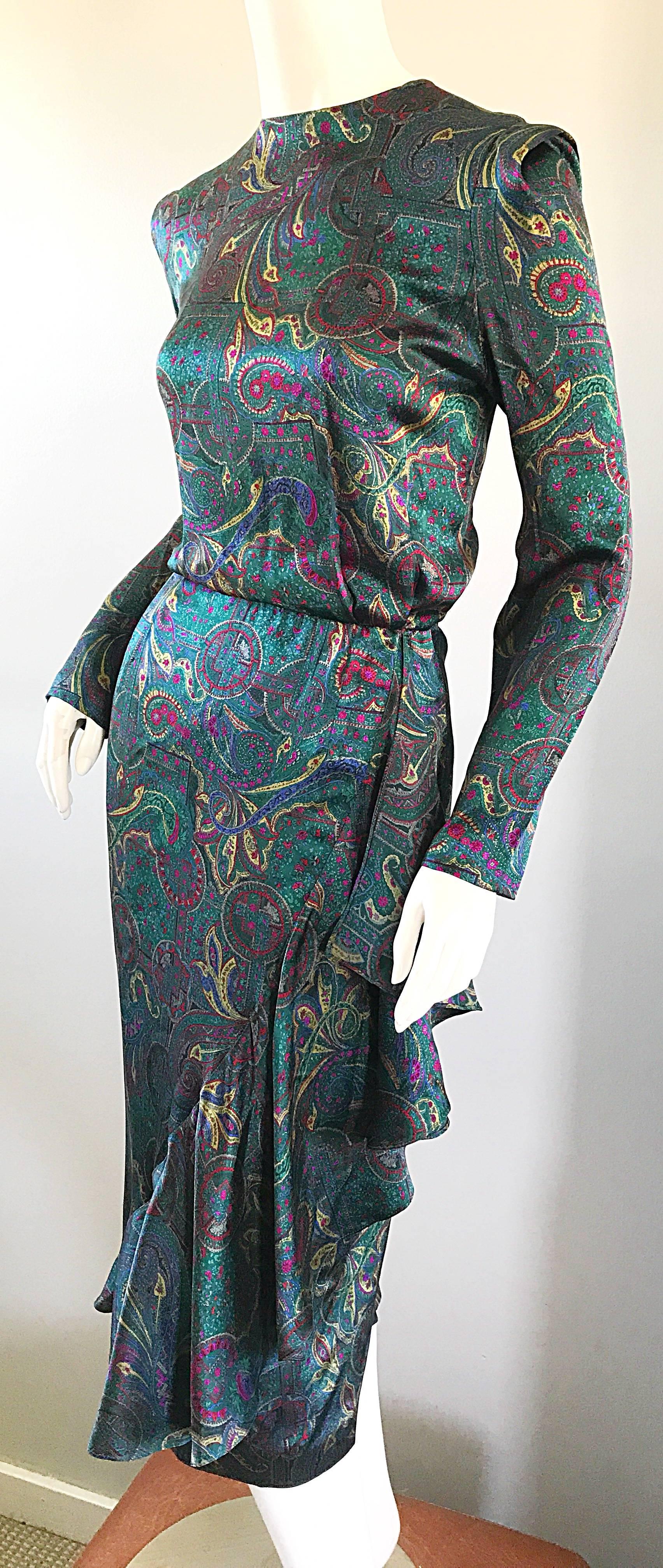 Louis Feraud Pretty Vintage Jewel Tone Size 4 Paisley Silk Long Sleeve Dress  For Sale 1