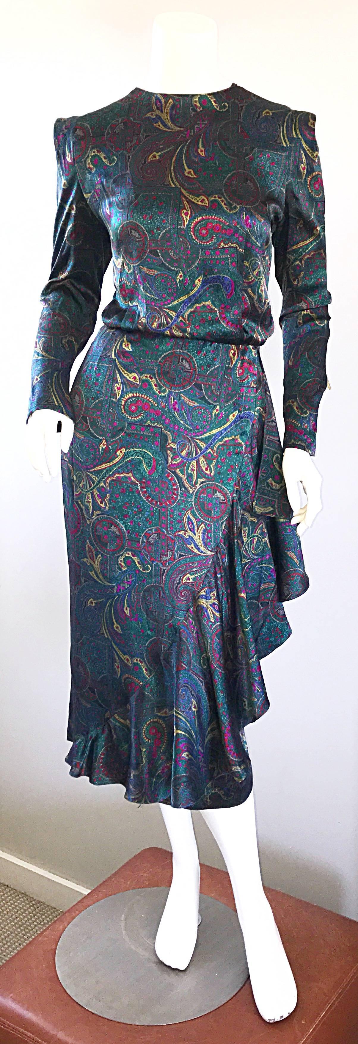 Louis Feraud Pretty Vintage Jewel Tone Size 4 Paisley Silk Long Sleeve Dress  For Sale 2