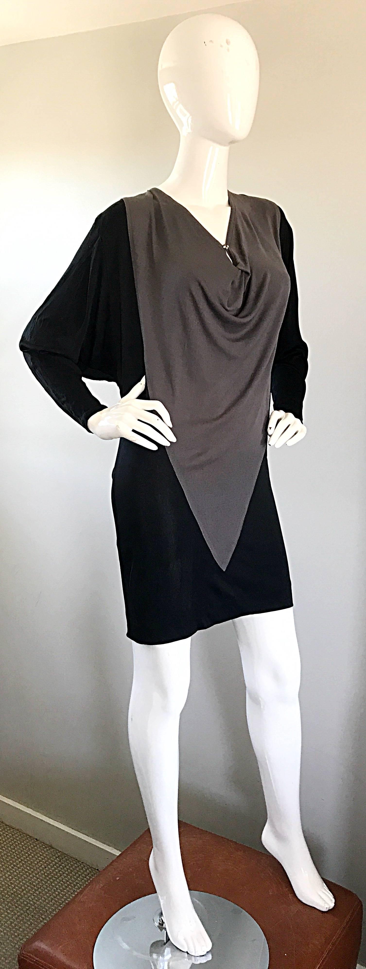 1990s C.D. Greene Black and Gray Colorblock Dolman Sleeve Vintage Jersey Dress For Sale 2