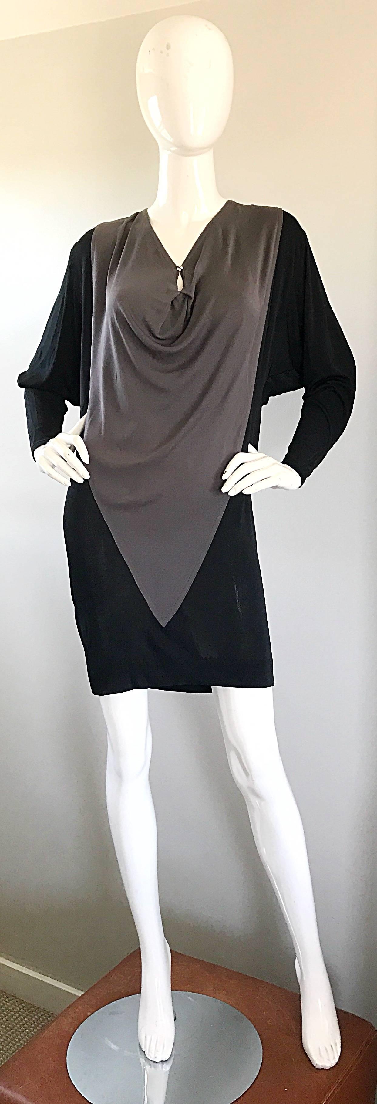 1990s C.D. Greene Black and Gray Colorblock Dolman Sleeve Vintage Jersey Dress For Sale 4