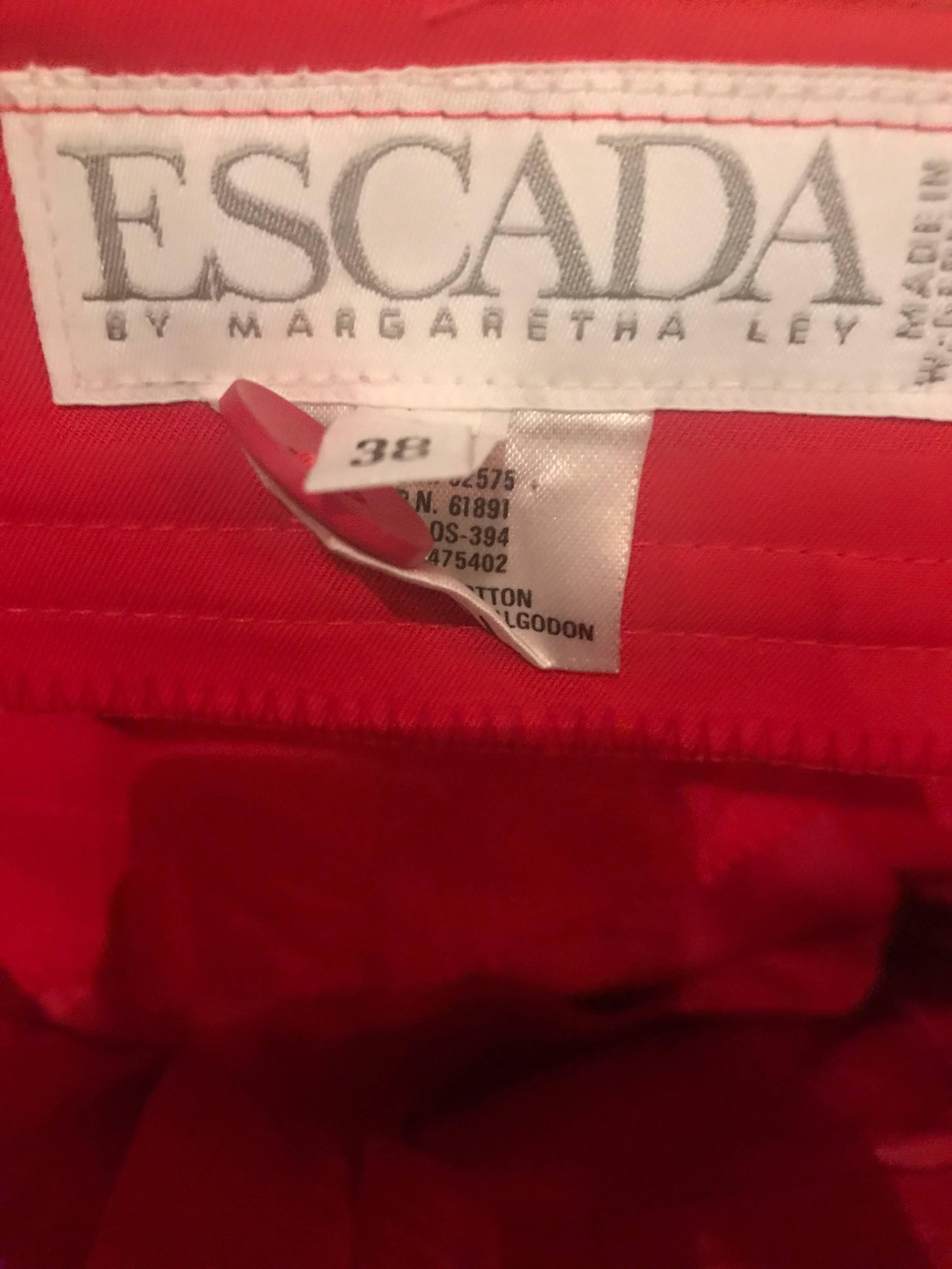 Chic Vintage Escada by Margaretha Ley 1990s Lipstick Red 80s Pleated Shorts 38 For Sale 3