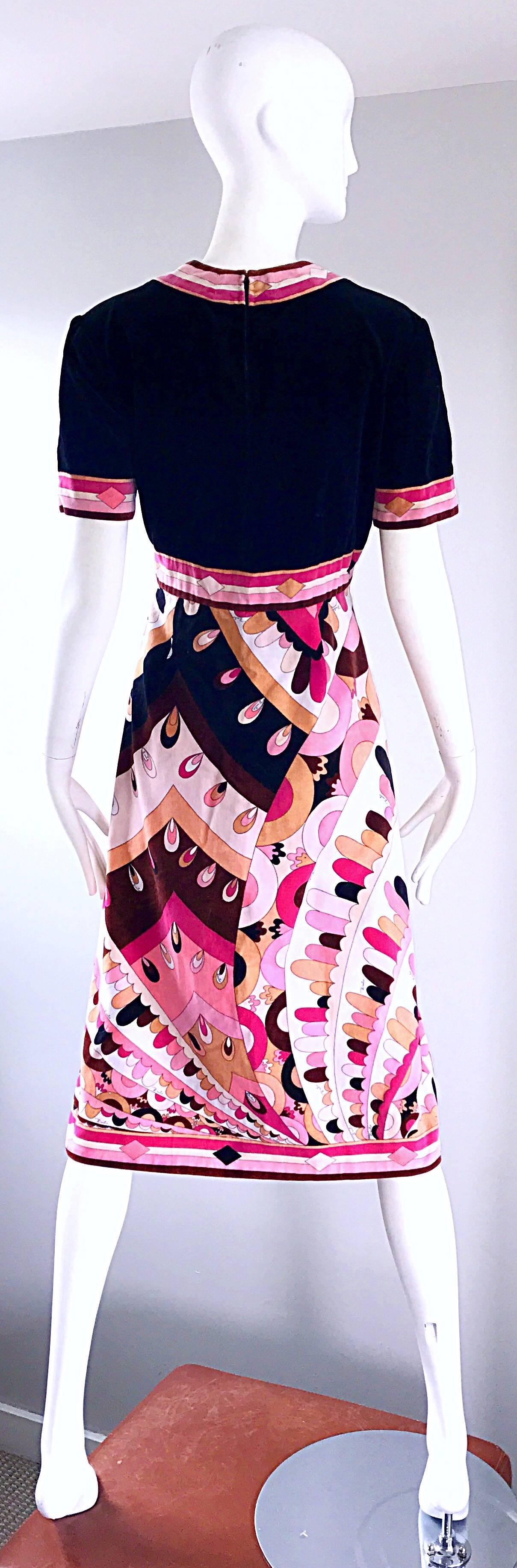 Vintage Emilio Pucci 1960er Jahre charakteristisches A-Linien-Kleid aus Samt mit Kaleidoskopmuster (Pink) im Angebot