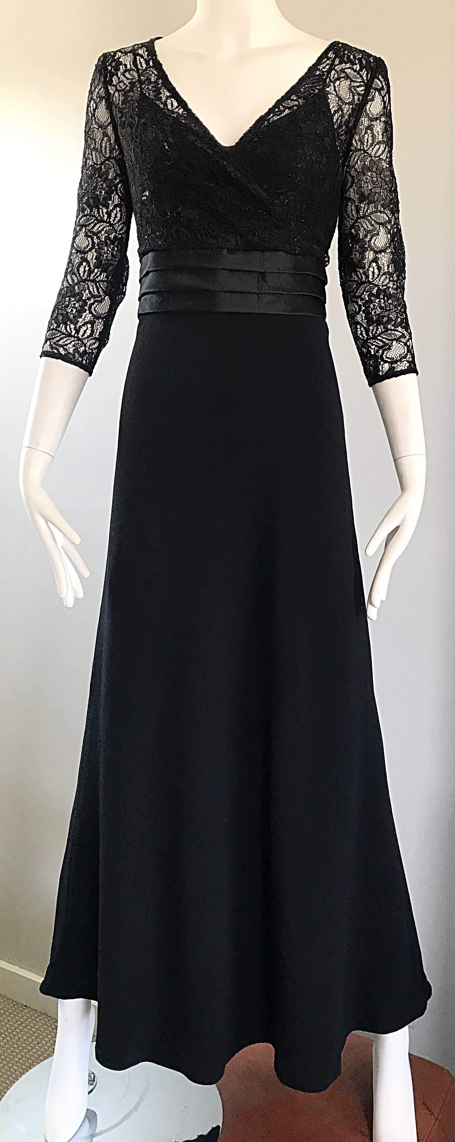 Women's Badgley Mischka Beautiful Black Lace 3/4 Sleeves Size 8 Vintage Gown, 1990s   For Sale