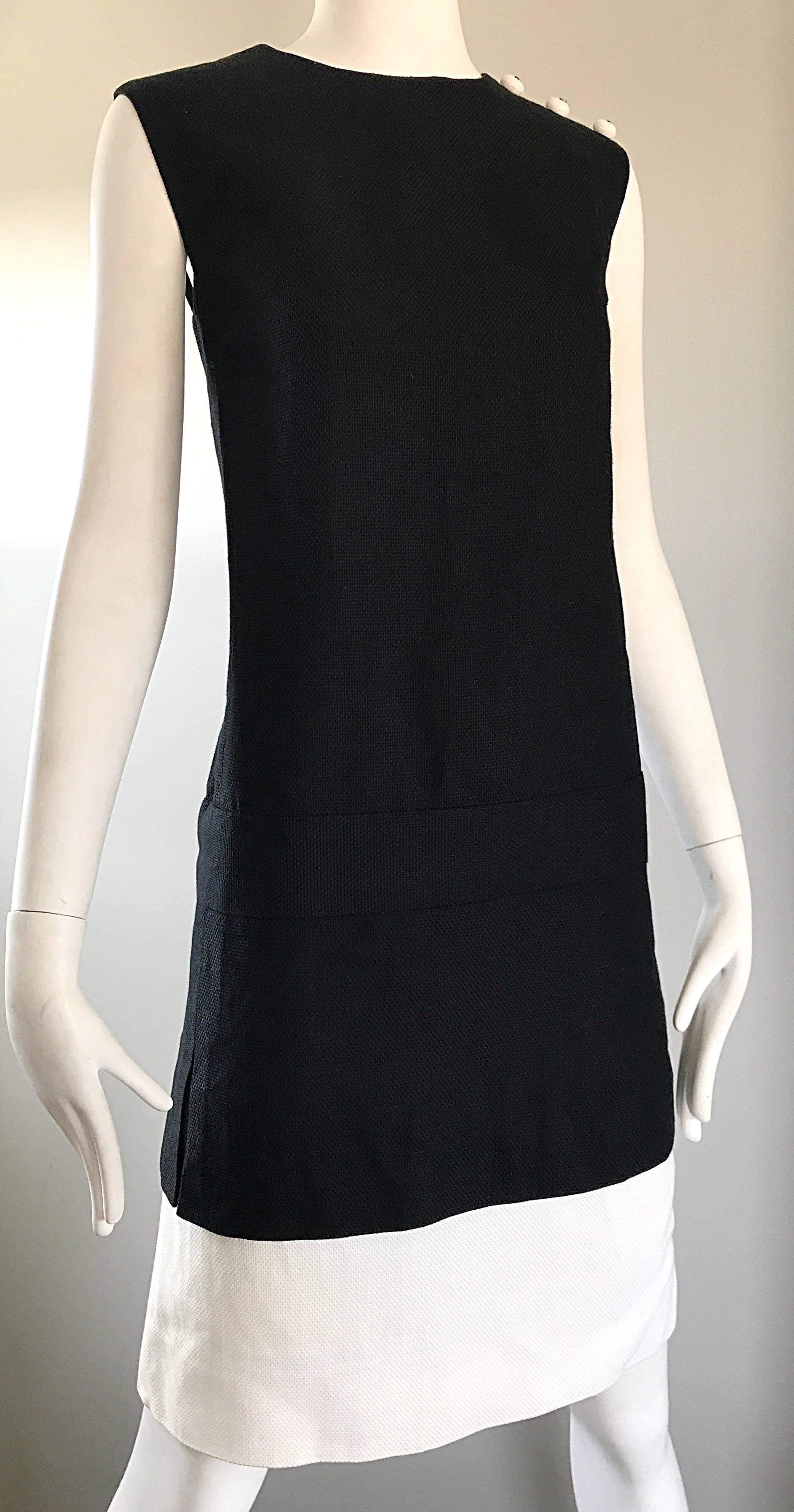 Chic 1960s Howard Wolf Black & White Cotton + Linen Mod Vintage 60s Shift Dress For Sale 1