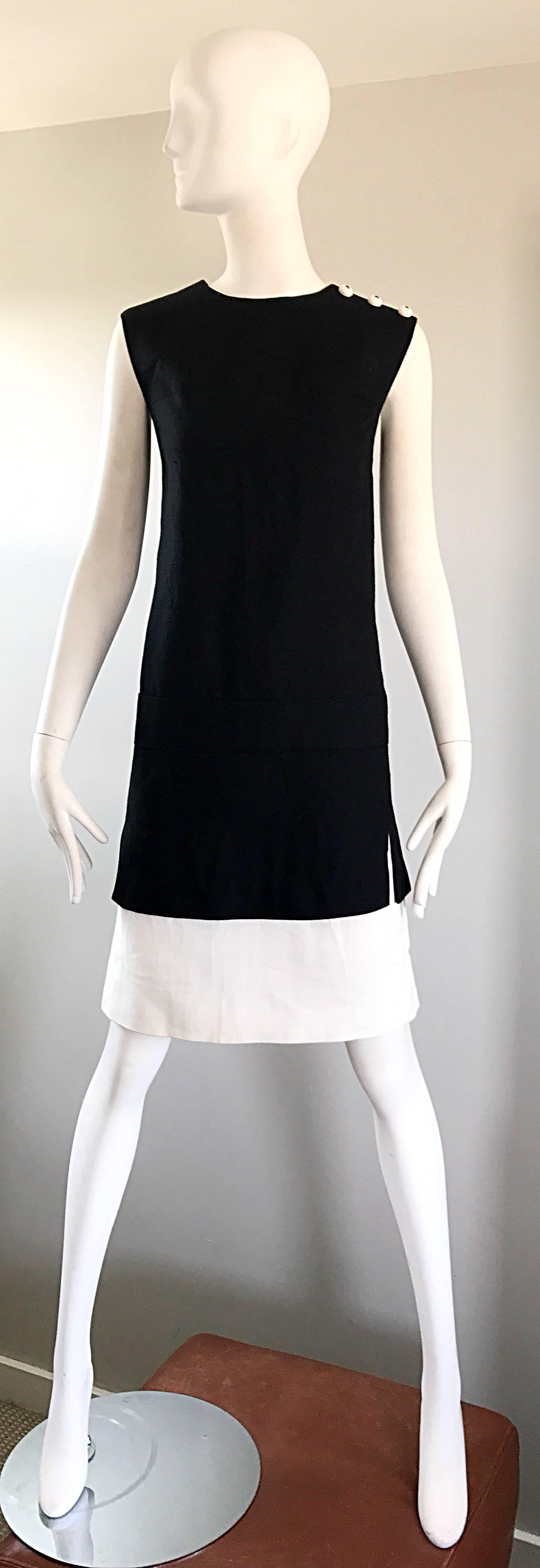 Chic 1960s Howard Wolf Black & White Cotton + Linen Mod Vintage 60s Shift Dress For Sale 2