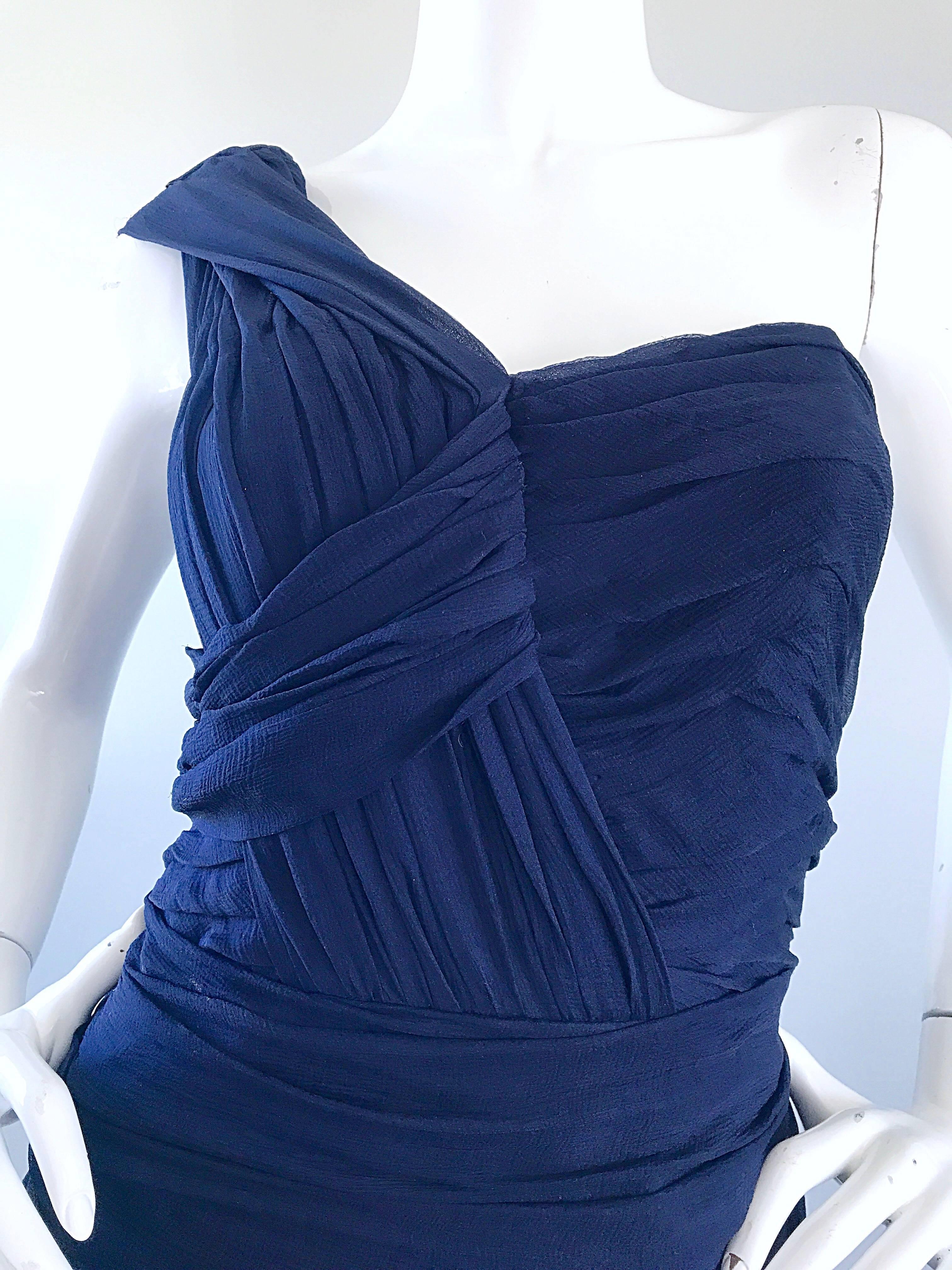 Magnifique robe vintage Paul Louis Orrier asymétrique en mousseline bleu marine perlée en vente 1