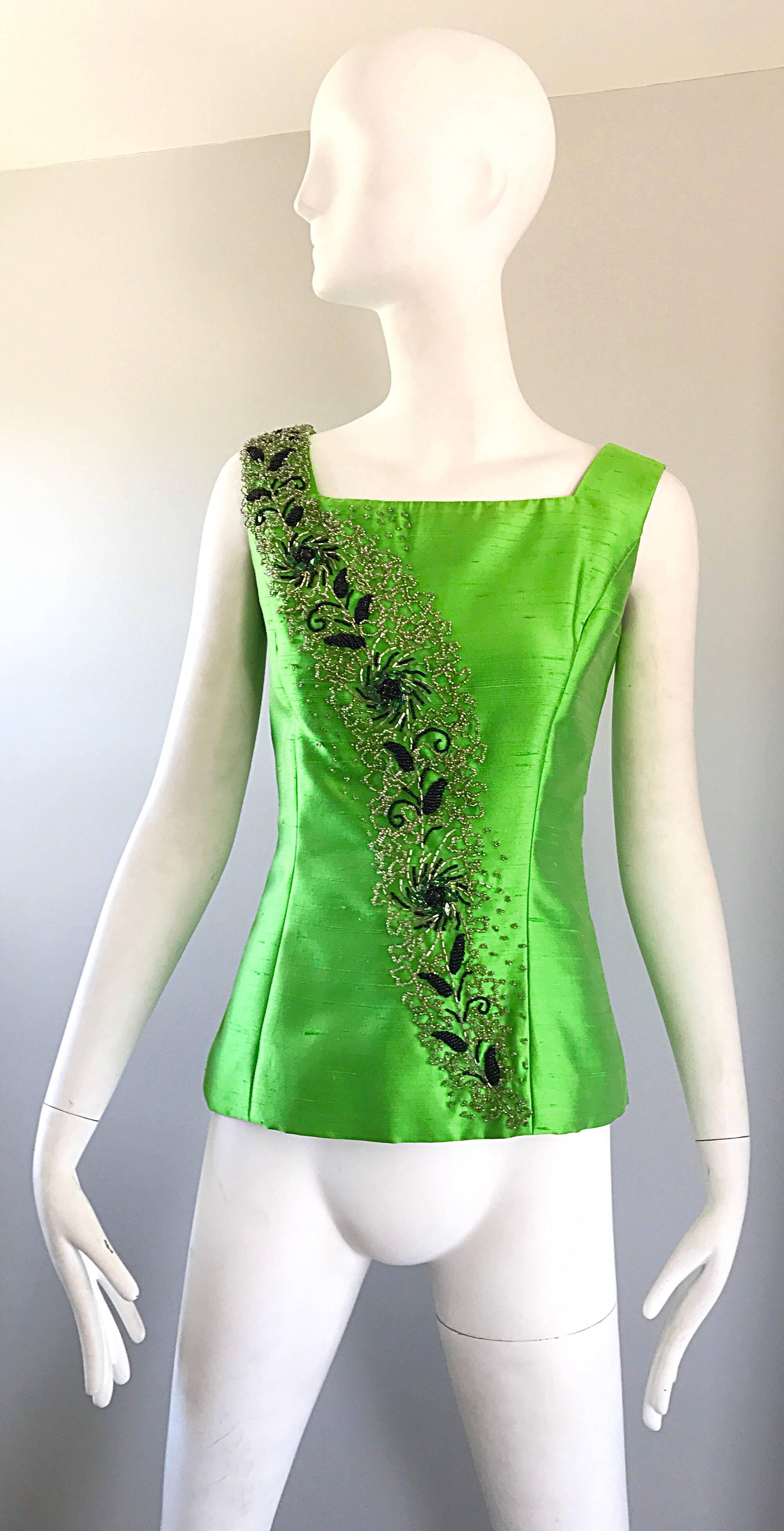Wunderschönes 1950er Jahre Grünes ärmelloses Shantung-Bluse-Top aus Seide mit Perlen und Kristall-Couture-Kristall im Zustand „Hervorragend“ im Angebot in San Diego, CA
