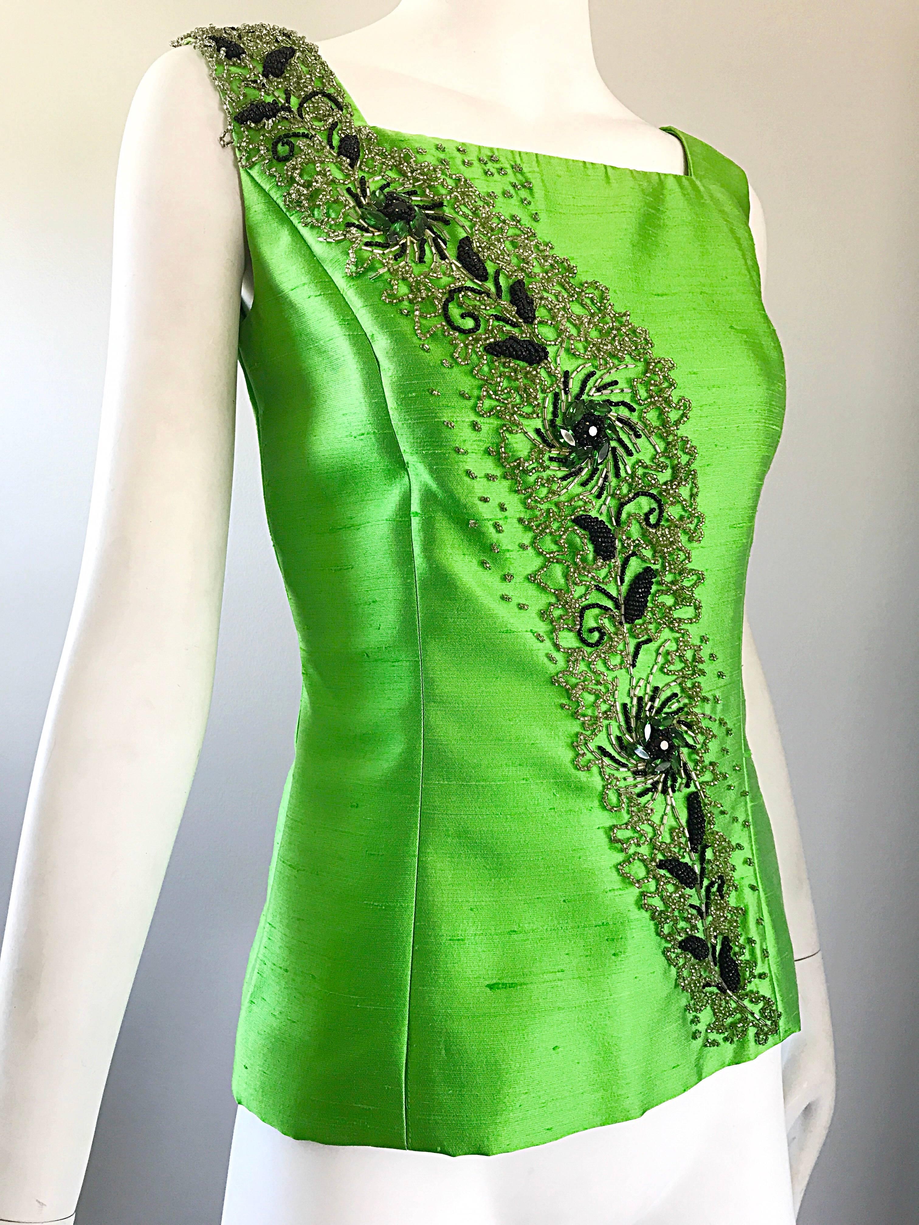Gorgeous 1950s Green Silk Shantung Beaded Crystal Couture Sleeveless Blouse Top Excellent état - En vente à San Diego, CA