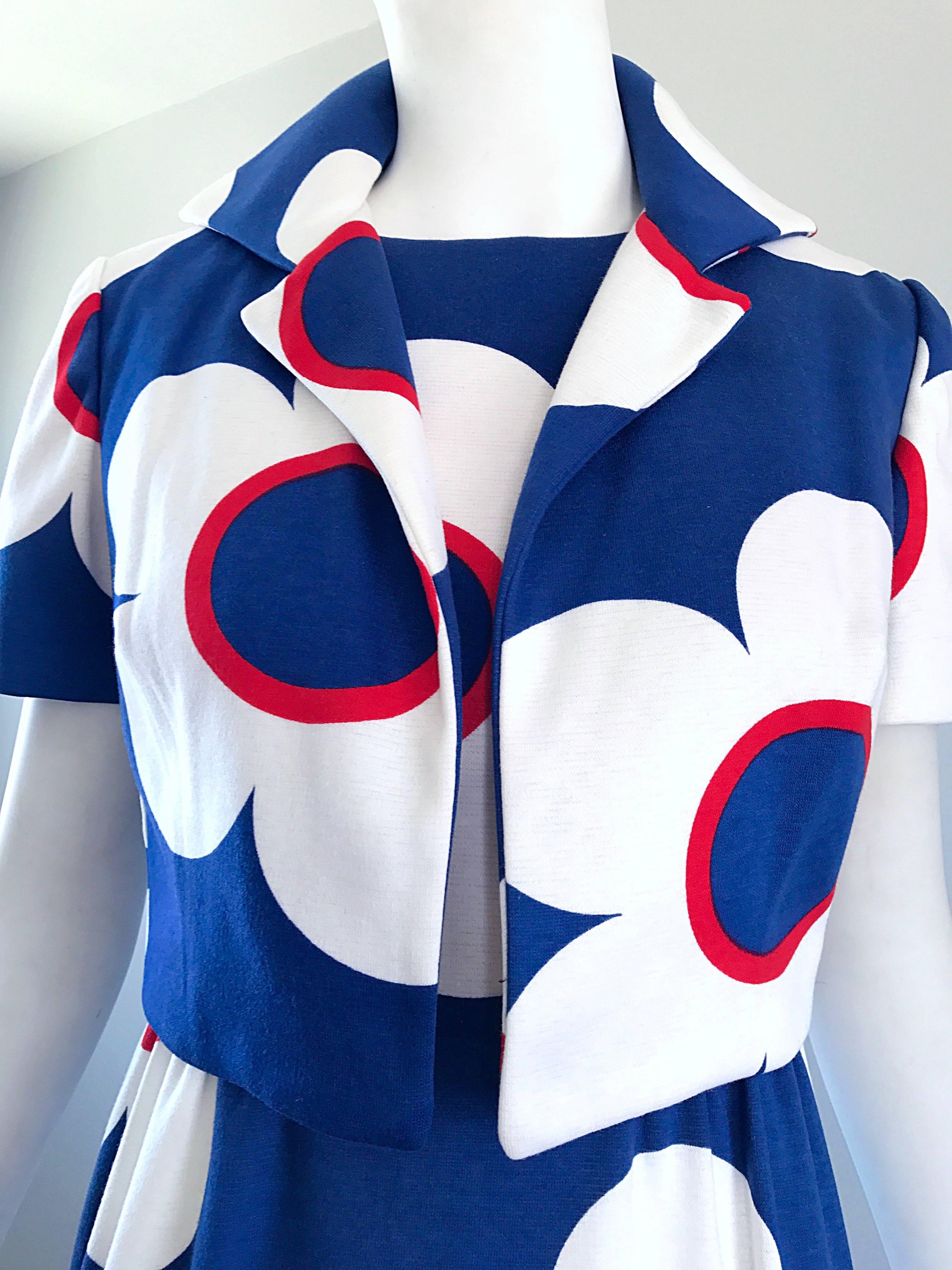 Phänomenales 1960er Marineblaues + rotes + weißes A-Linien-Kleid & gekrempelte Bolero-Jacke (Grau) im Angebot