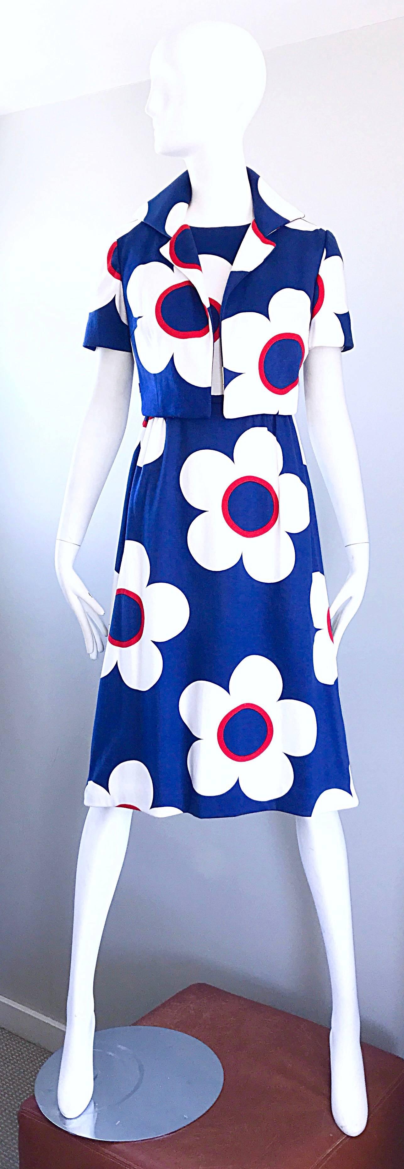 Phénoménale robe trapèze bleu marine + rouge + blanc, et veste boléro courte, des années 1960 en vente 1