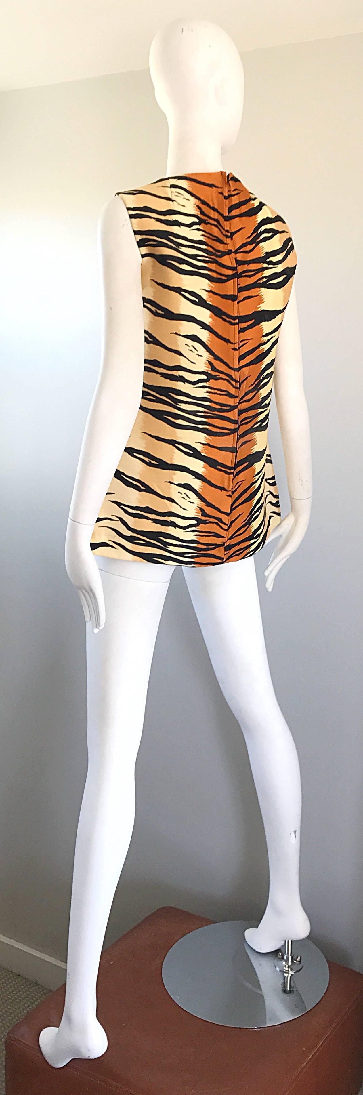 Chic 1960s Lady Hathaway for Lord & Taylor Tiger Print A - Line 60s Tunic Top In Excellent Condition For Sale In San Diego, CA