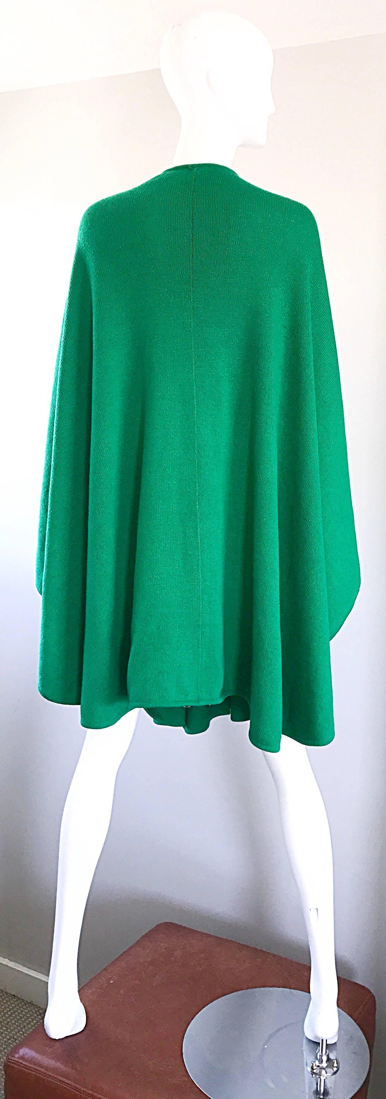 Women's  Halston Kelly Green Fabulous Signature Knit Dramatic Sweater Cape, 1970s